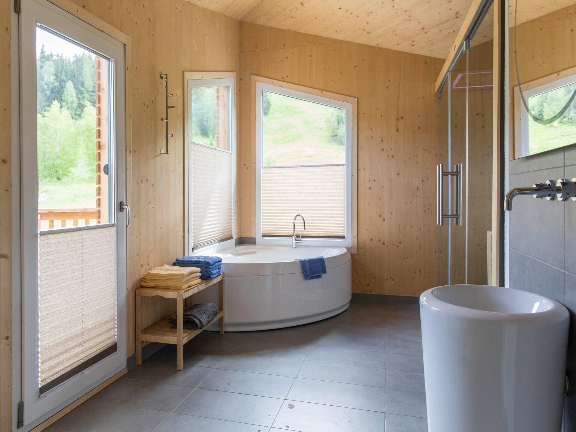 Ruim 10-persoons chalet met hot tub op 100m van de skilift in Kreischberg - foto 12