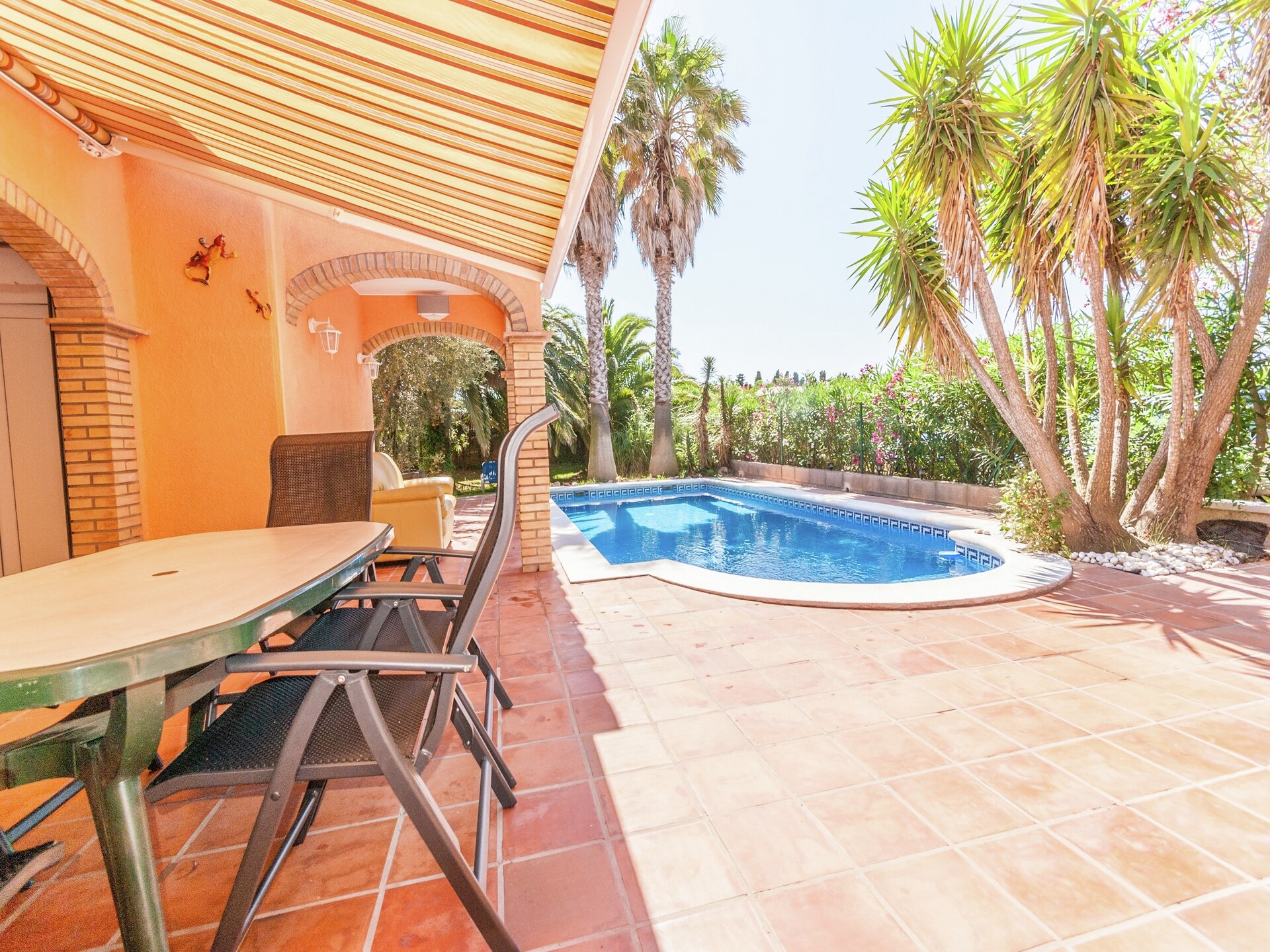 Ruim vakantiehuis met privézwembad, havenligplaats en omheinde tuin in Sant Pere Pescador - foto 9