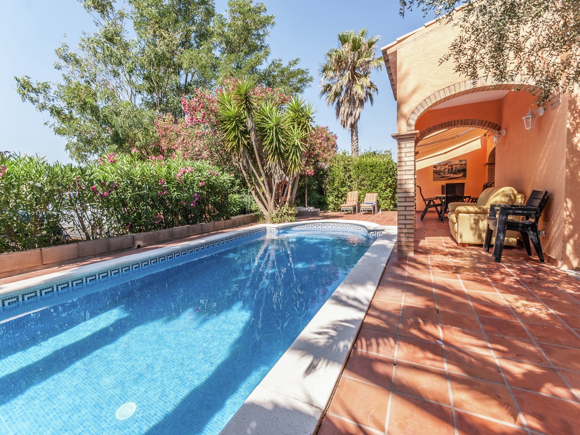 Ruim vakantiehuis met privézwembad, havenligplaats en omheinde tuin in Sant Pere Pescador - foto 1