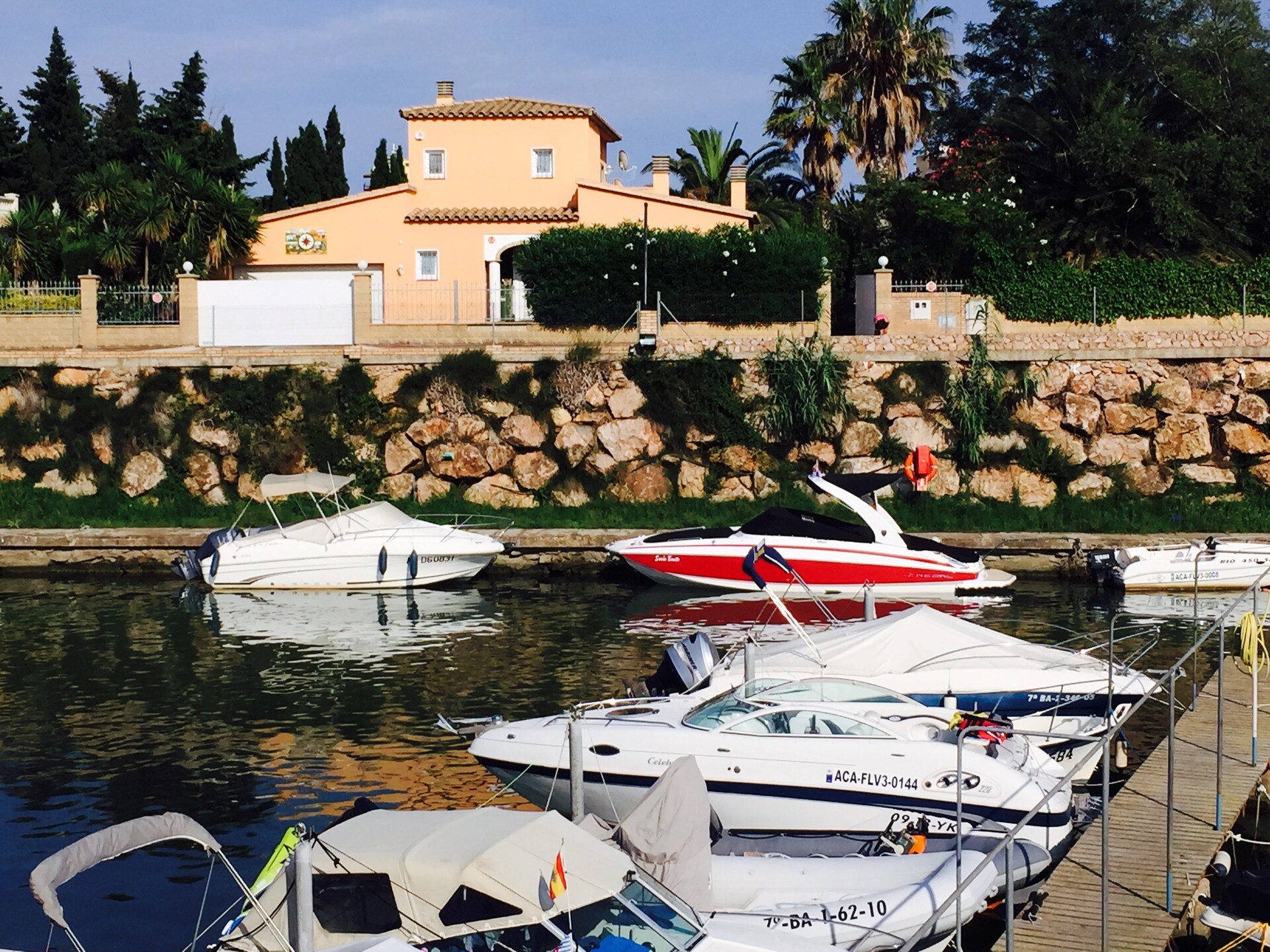 Ruim vakantiehuis met privézwembad, havenligplaats en omheinde tuin in Sant Pere Pescador - foto 36