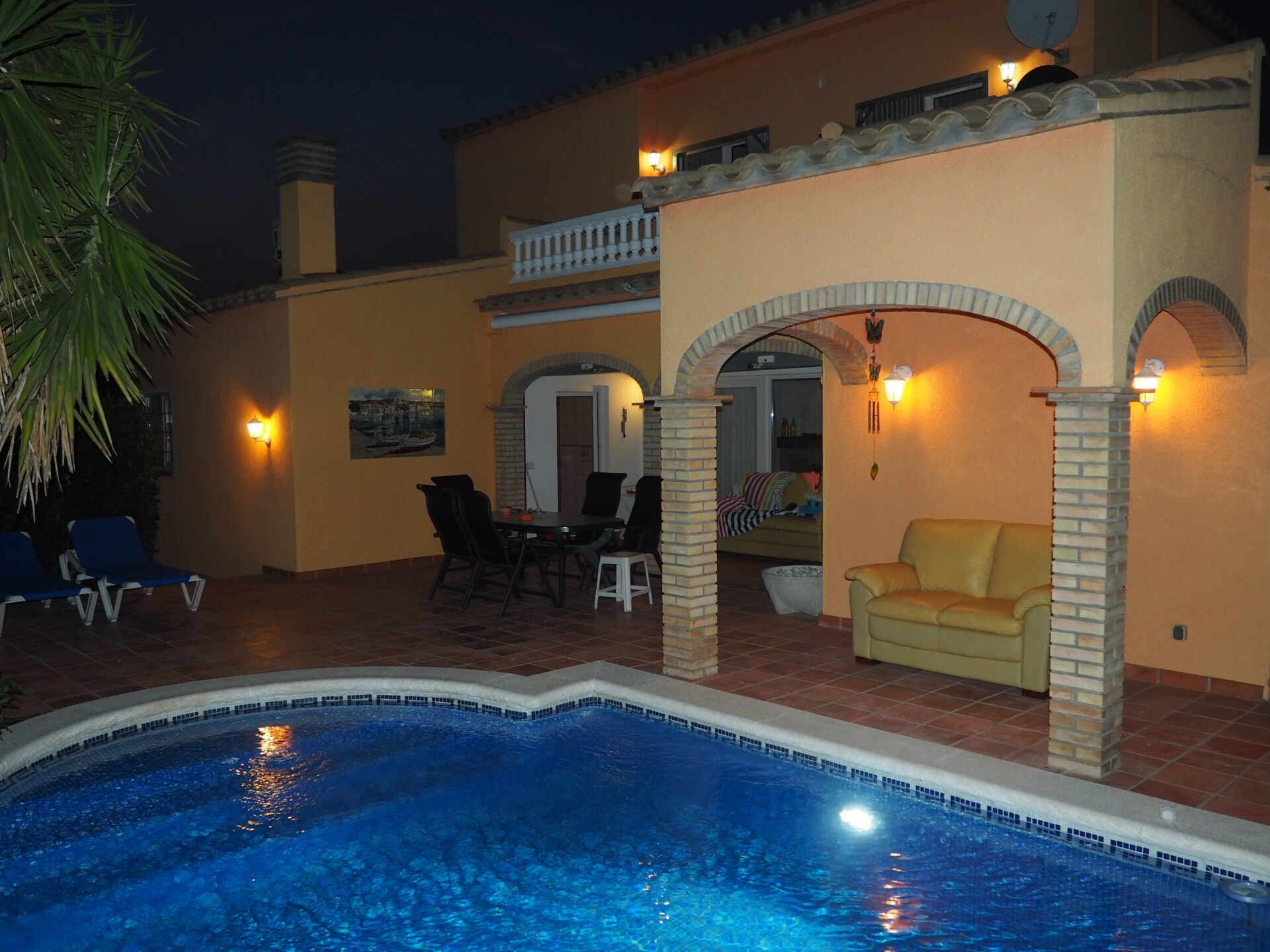 Ruim vakantiehuis met privézwembad, havenligplaats en omheinde tuin in Sant Pere Pescador - foto 31
