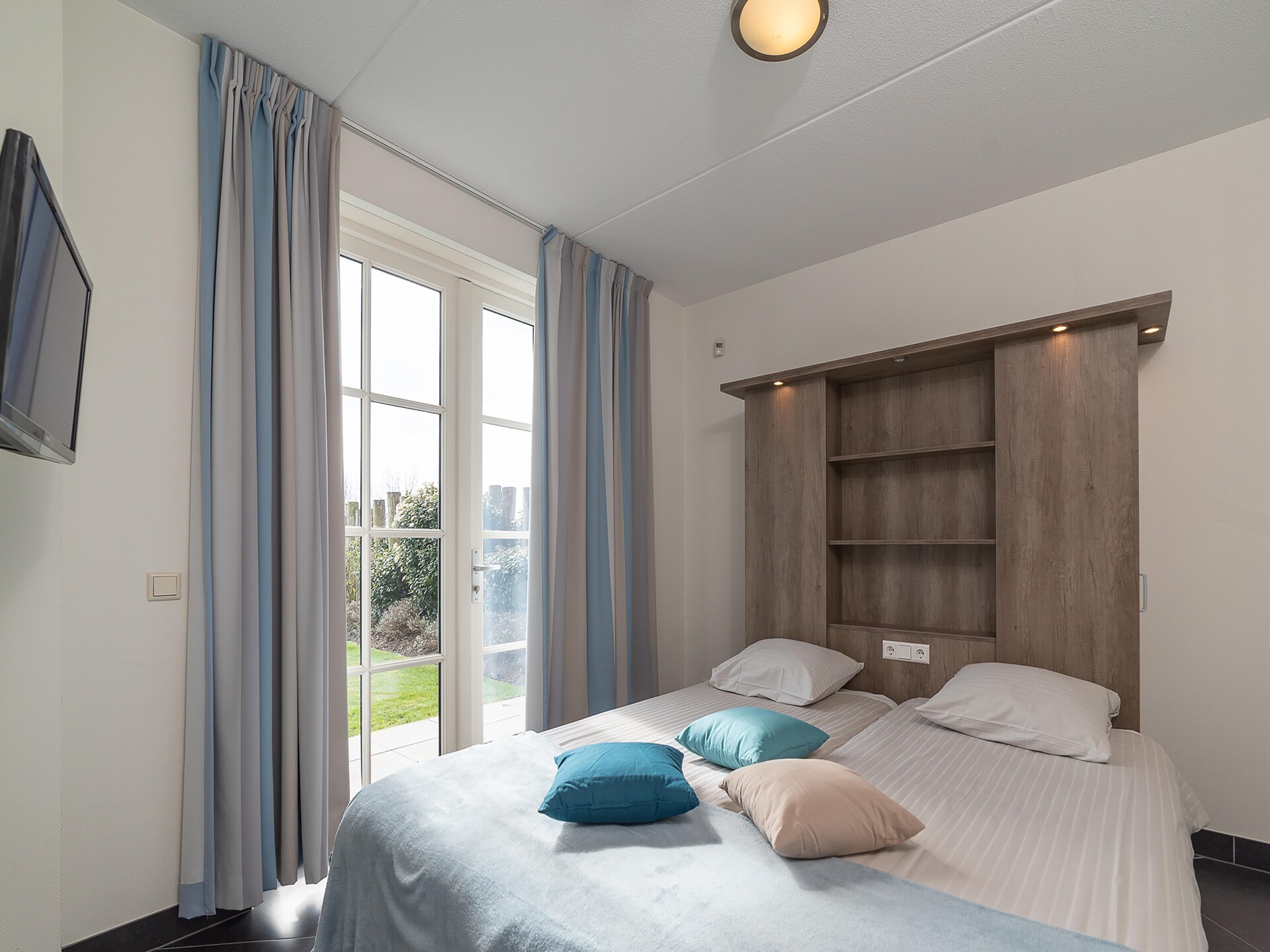 Luxe familievilla in Colijnsplaat met privé zwembad, sauna en tuin - foto 5