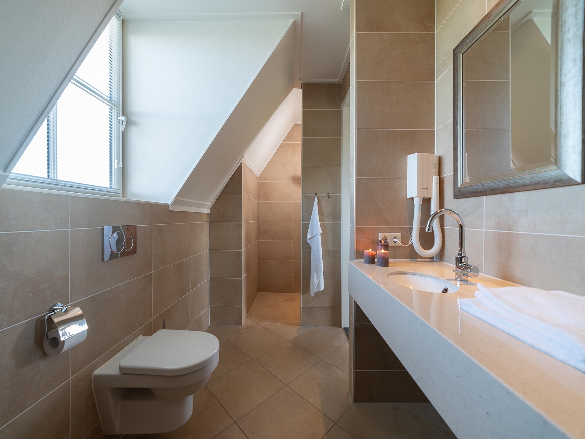 Luxe familievilla in Colijnsplaat met privé zwembad, sauna en tuin - foto 24