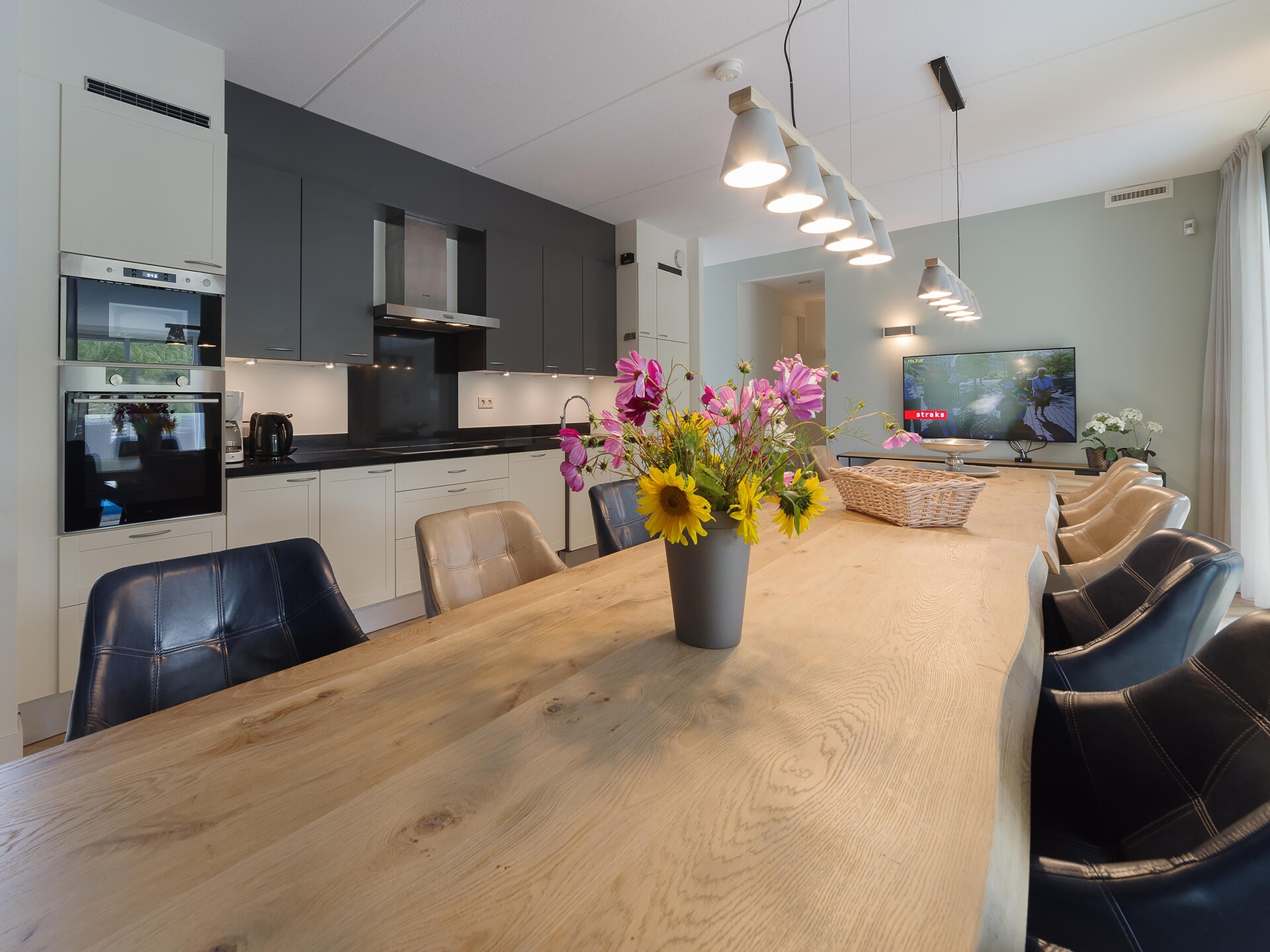 Luxe familievilla in Colijnsplaat met privé zwembad, sauna en tuin - foto 19
