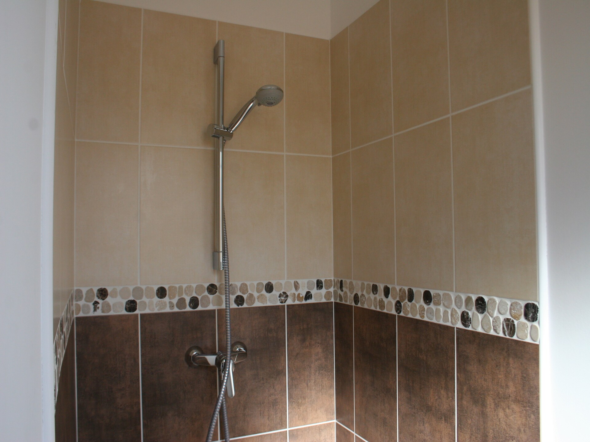 Moderne designvilla met privézwembad en uitzicht over wijngaarden - foto 17