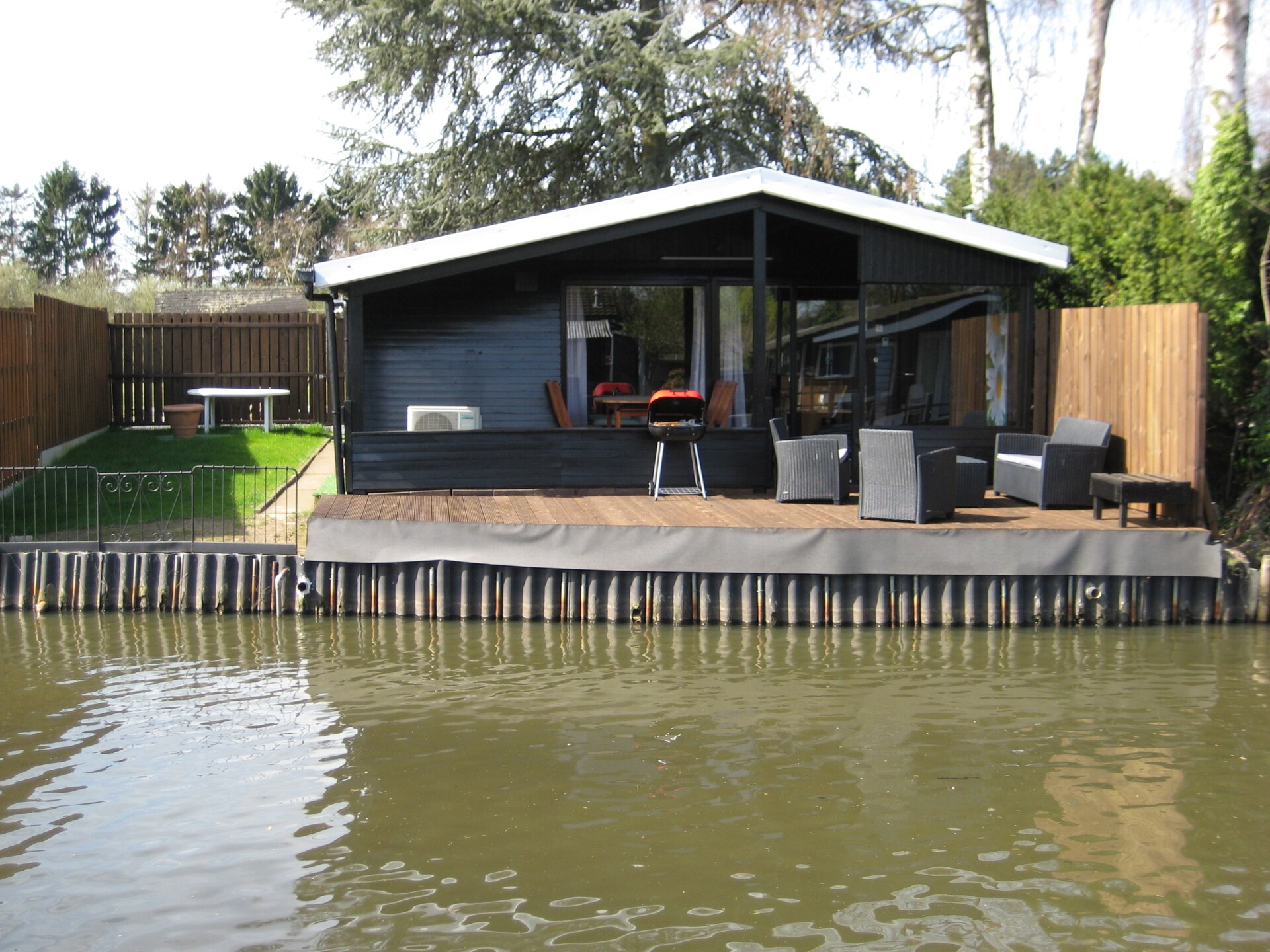 Vijverzicht – Modern vakantiehuis aan het water in Geel - foto 1