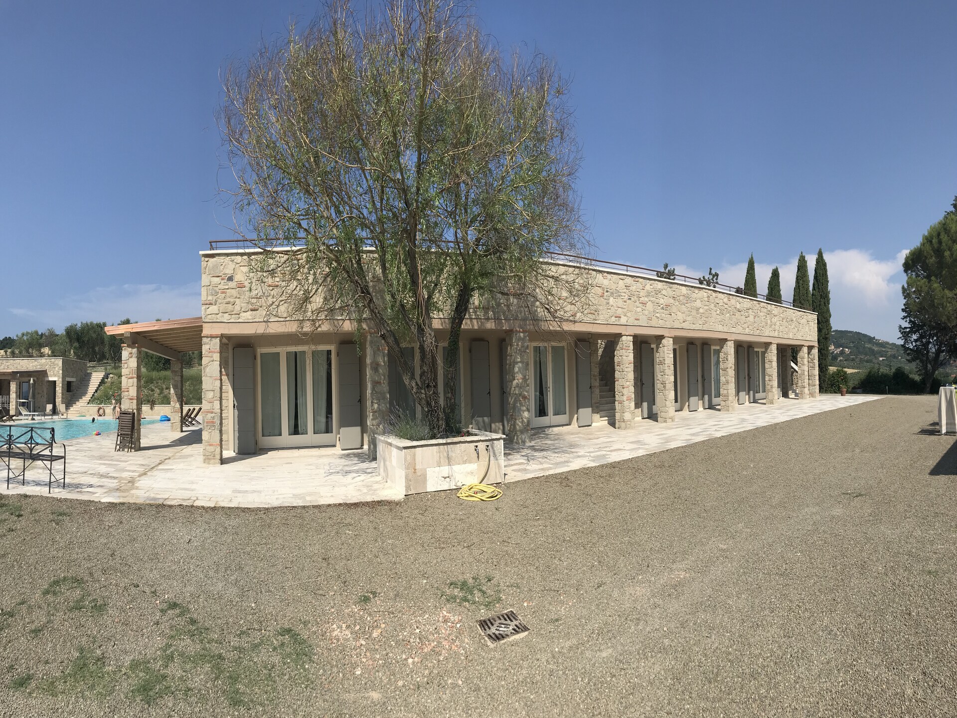 Privézwembad en rust in Chianni: ruim vakantiehuis voor 26 personen - foto 30