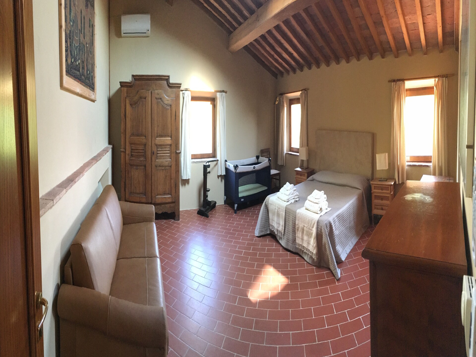 Privézwembad en rust in Chianni: ruim vakantiehuis voor 26 personen - foto 17