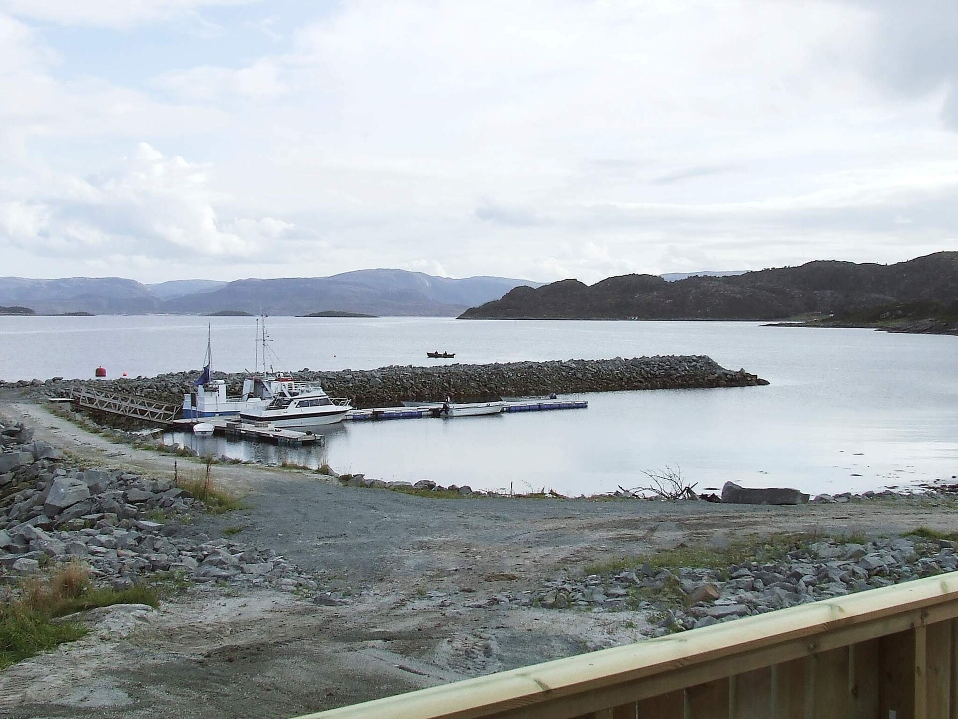Vrijstaand vakantiehuis aan de fjord met hottub en bootverhuur op Storfosna - foto 24