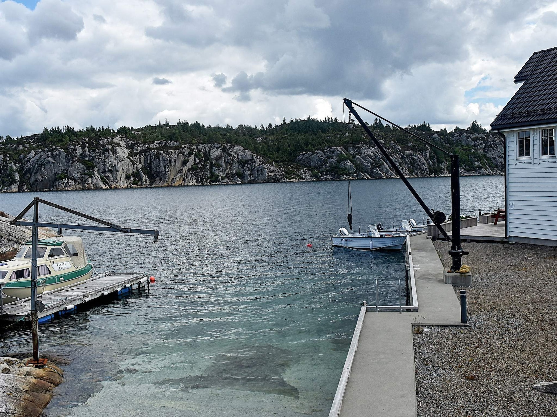 Lichtrijk vakantiehuis direct aan de fjord in Urangsvåg - foto 9