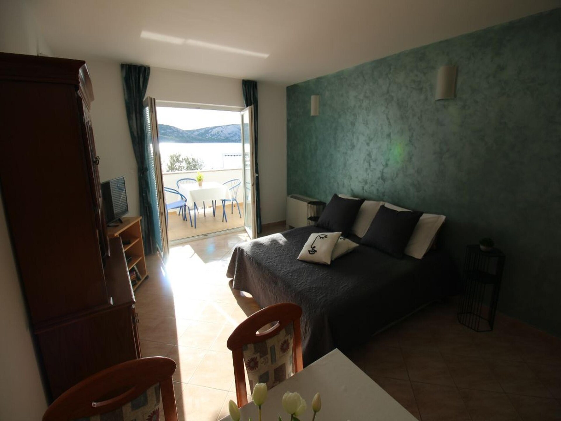 Appartement direct aan zee met privéstrand en bootligplaats in Stara Novalja - foto 20