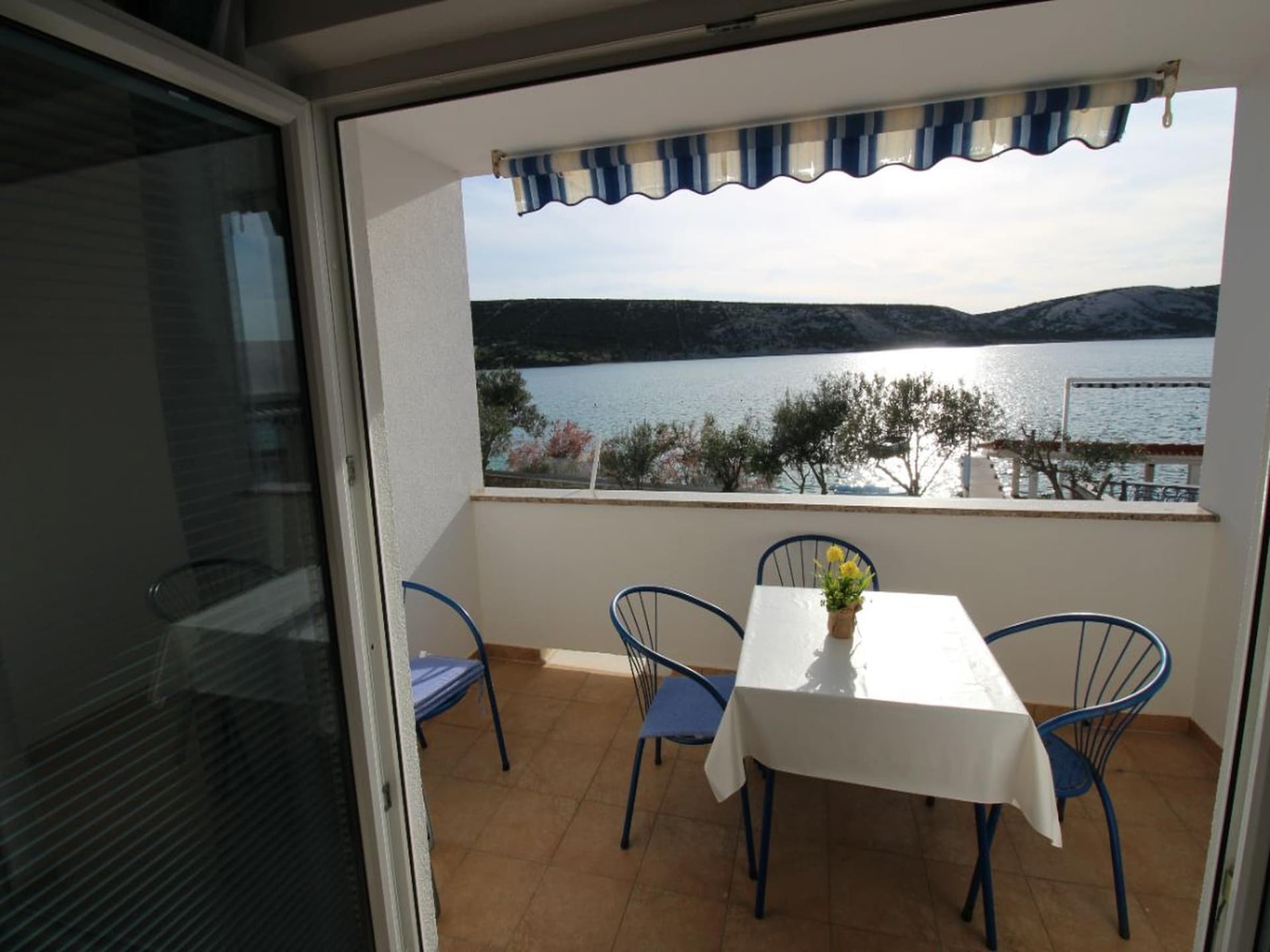 Appartement direct aan zee met privéstrand en bootligplaats in Stara Novalja - foto 2
