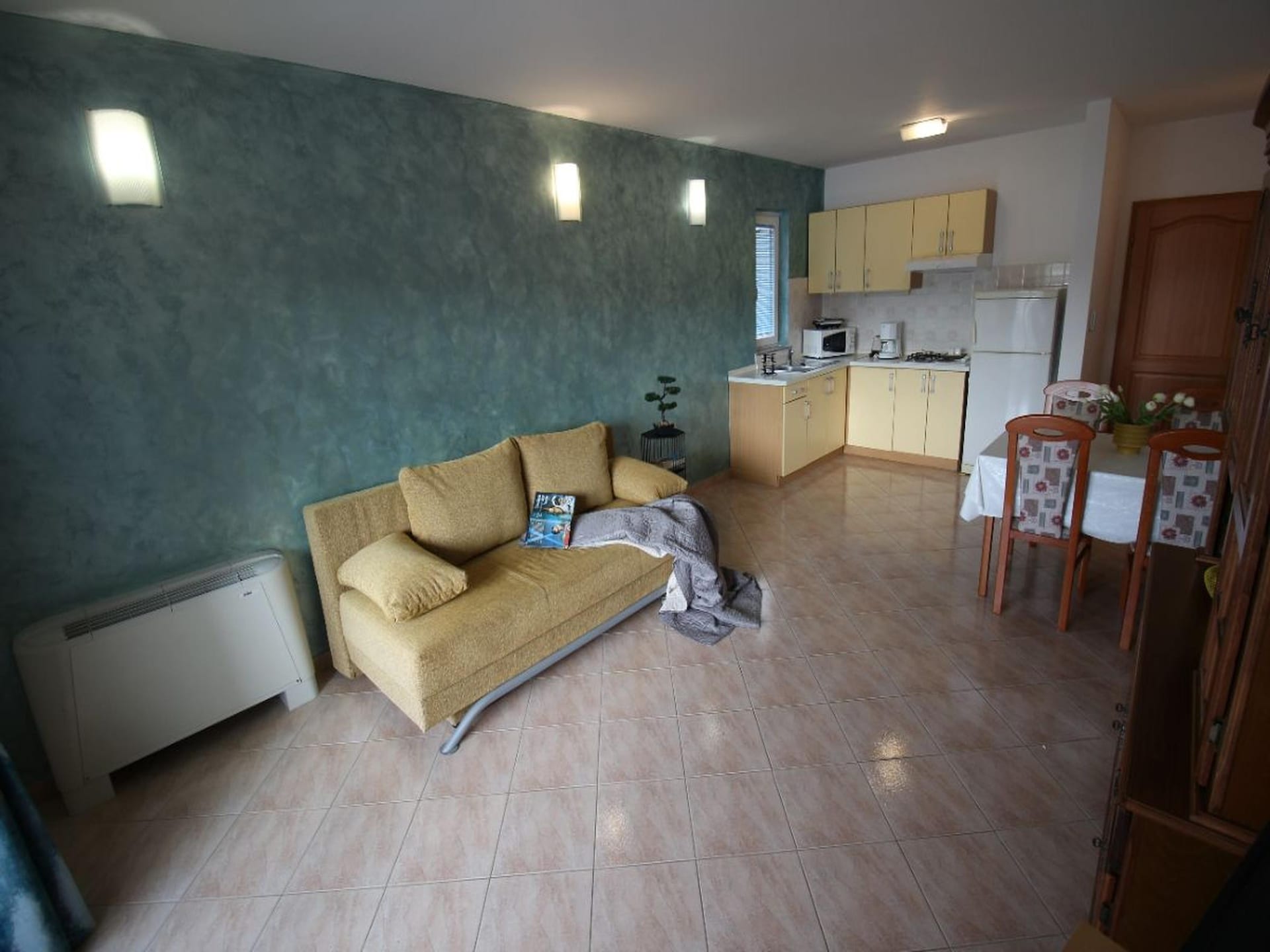 Appartement direct aan zee met privéstrand en bootligplaats in Stara Novalja - foto 3