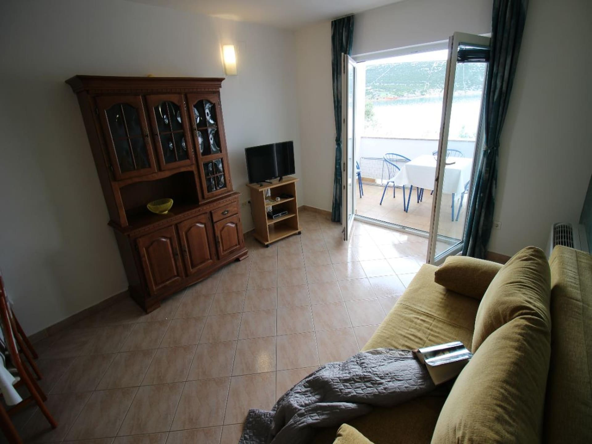 Appartement direct aan zee met privéstrand en bootligplaats in Stara Novalja - foto 14