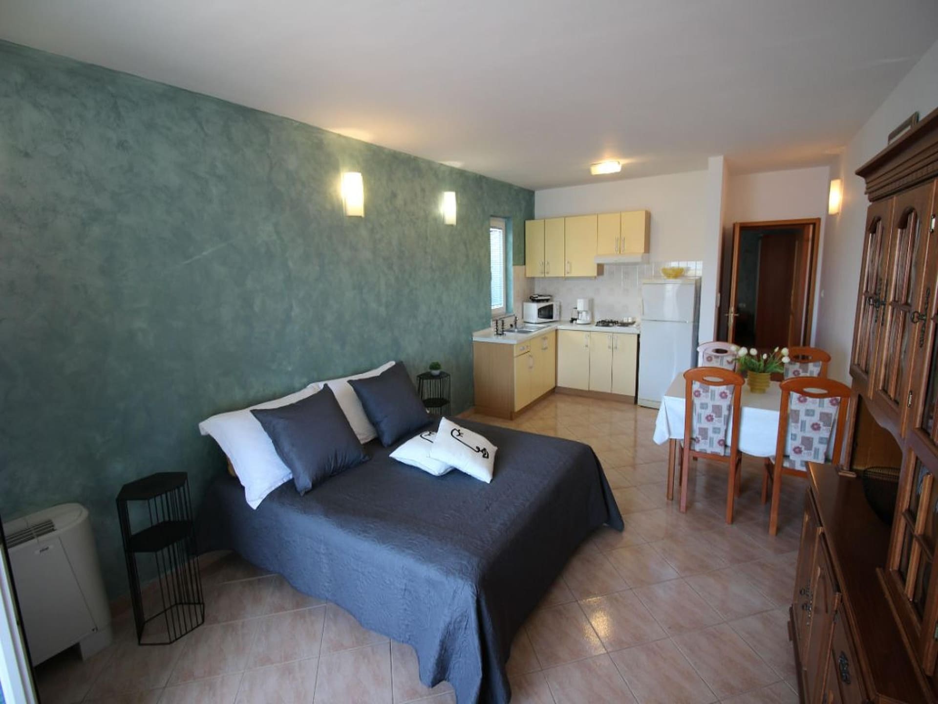 Appartement direct aan zee met privéstrand en bootligplaats in Stara Novalja - foto 4