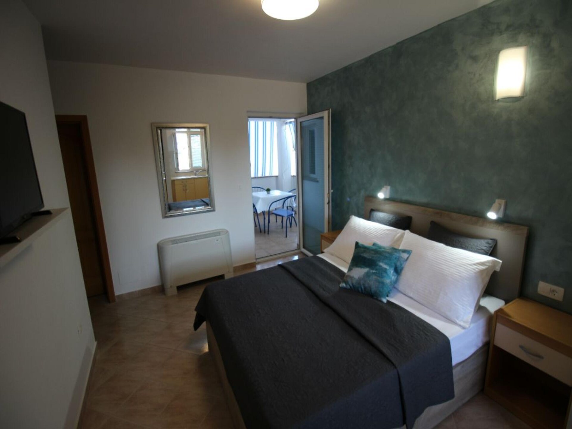 Sv Marija 2: Appartement aan zee met privéstrand en aanlegsteiger in Stara Novalja - foto 12