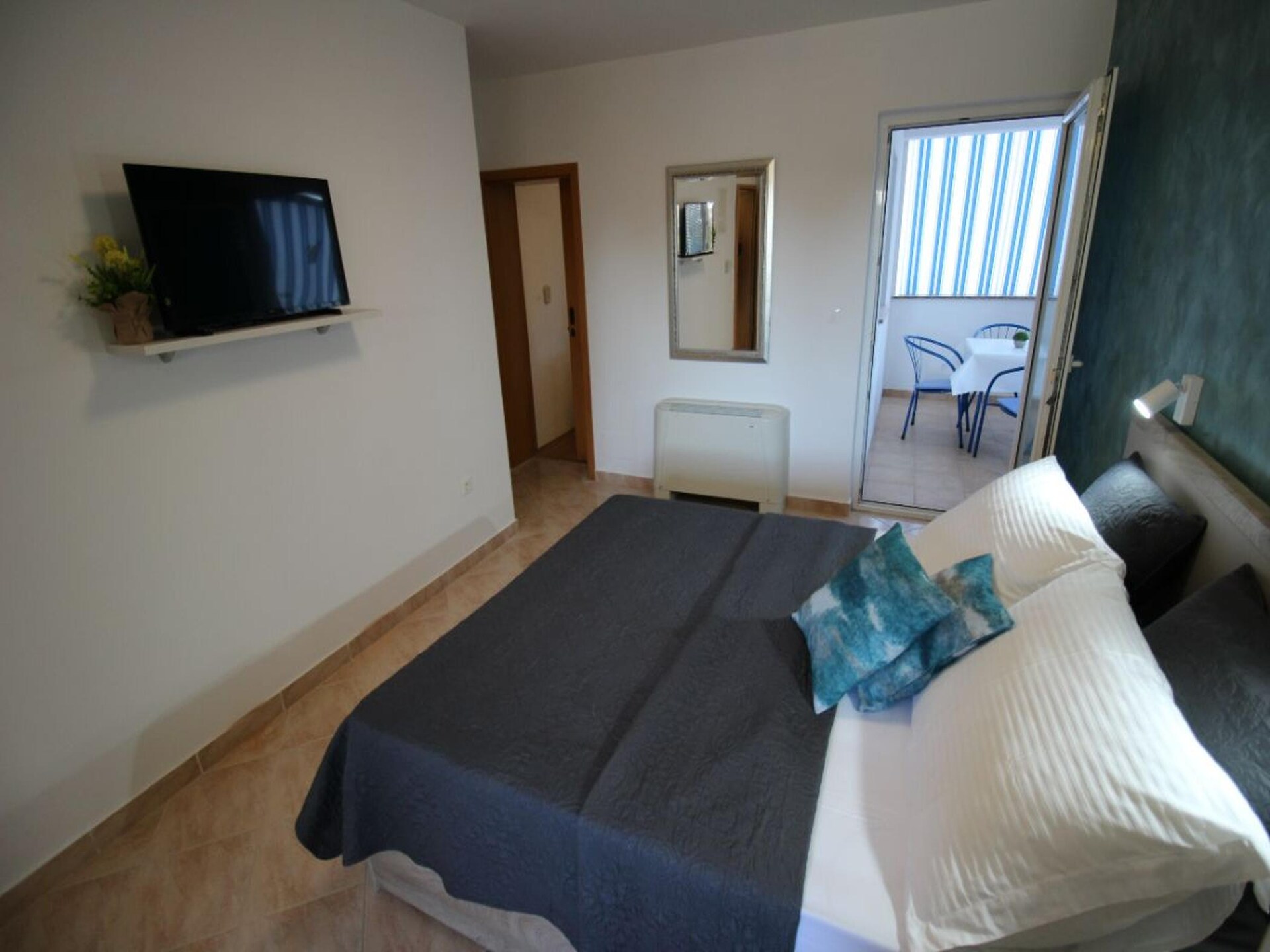 Sv Marija 2: Appartement aan zee met privéstrand en aanlegsteiger in Stara Novalja - foto 13