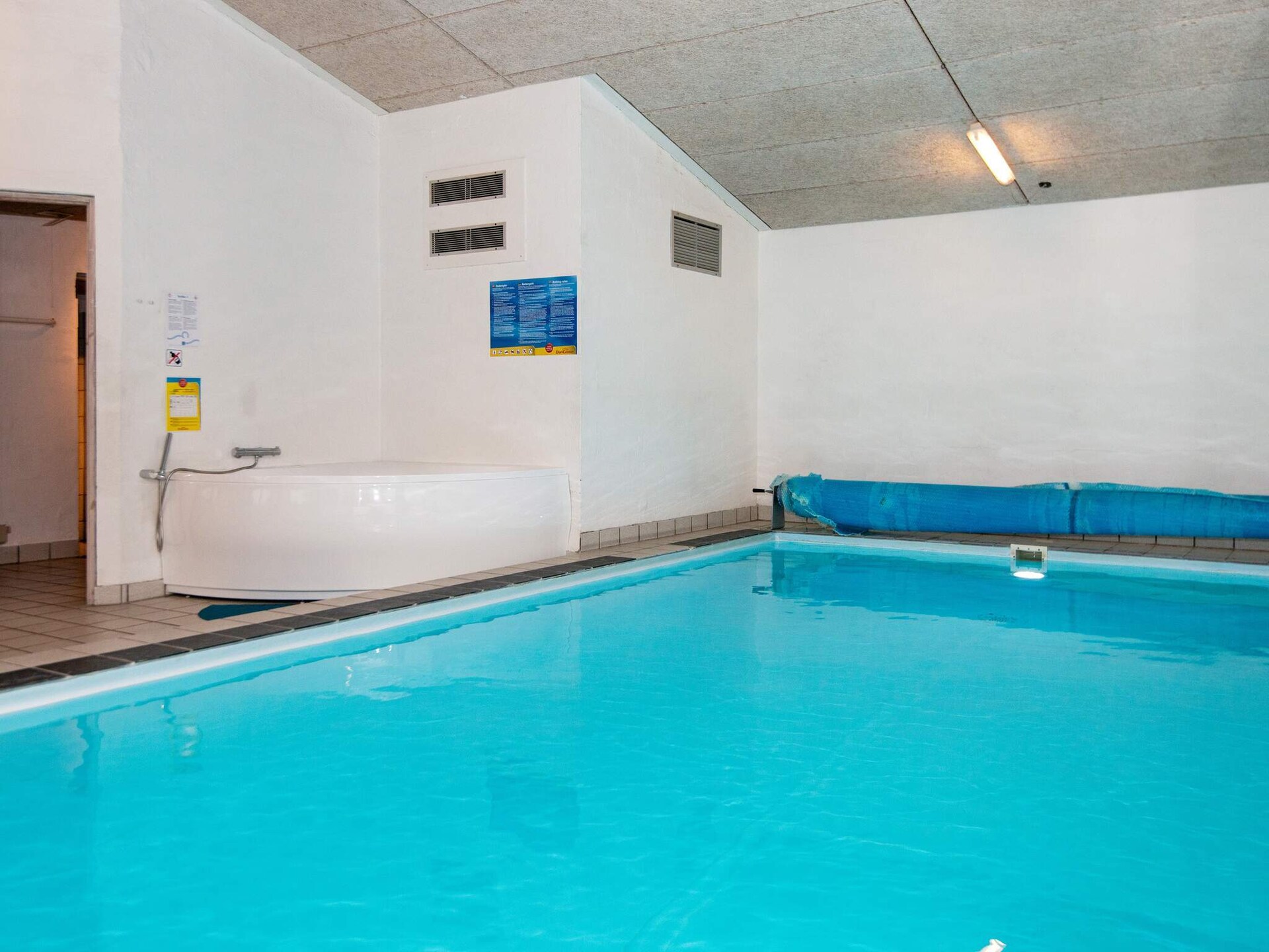 Ruim vakantiehuis met privé-zwembad en sauna op 300 meter van de zee - foto 15