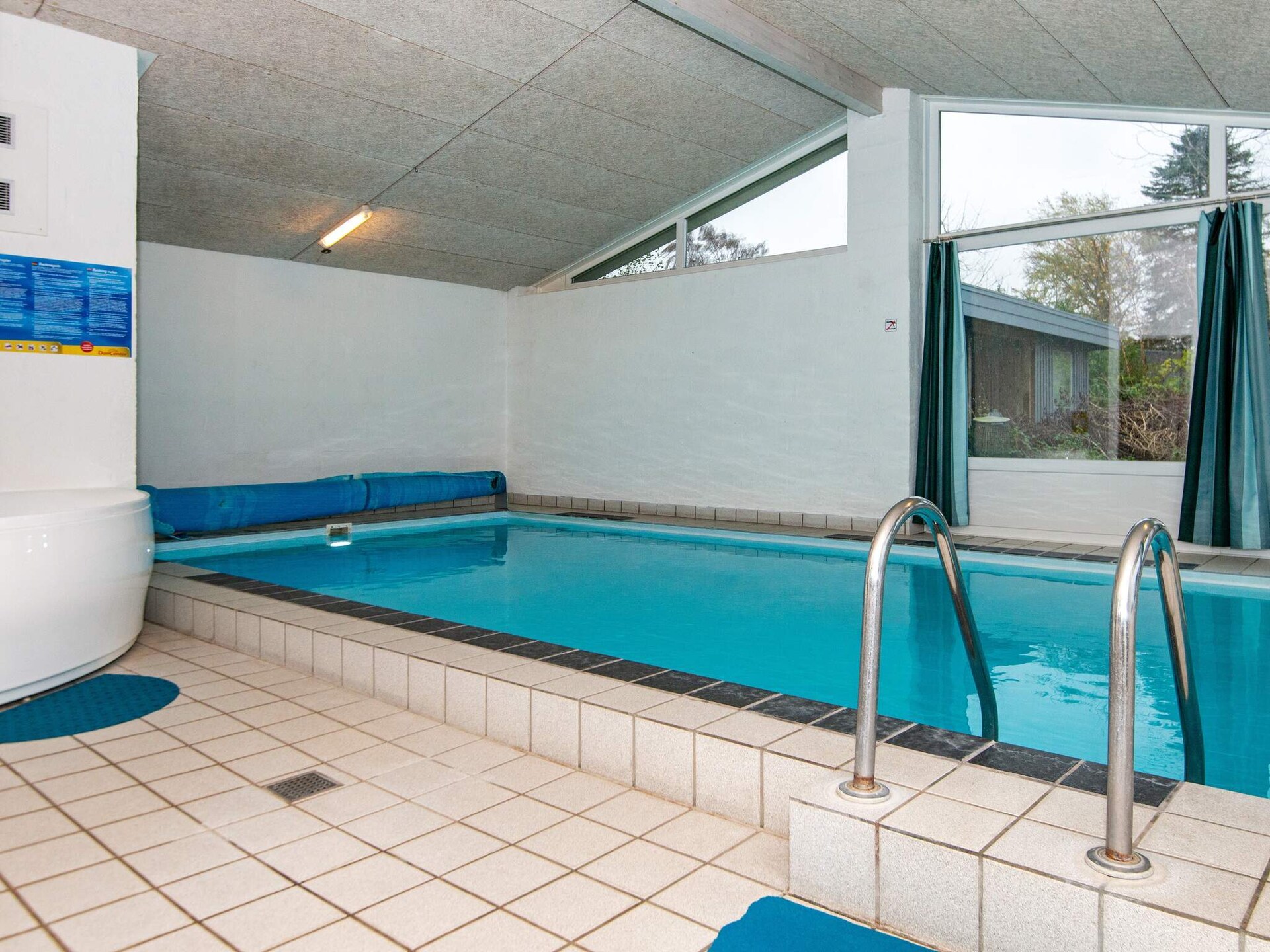 Ruim vakantiehuis met privé-zwembad en sauna op 300 meter van de zee - foto 16