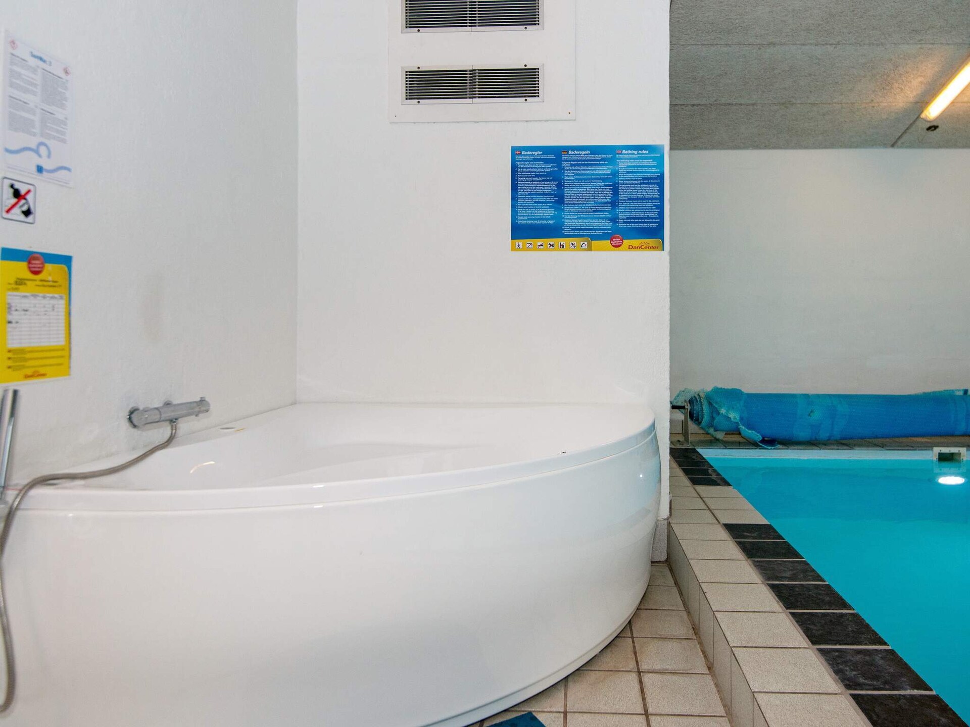 Ruim vakantiehuis met privé-zwembad en sauna op 300 meter van de zee - foto 17