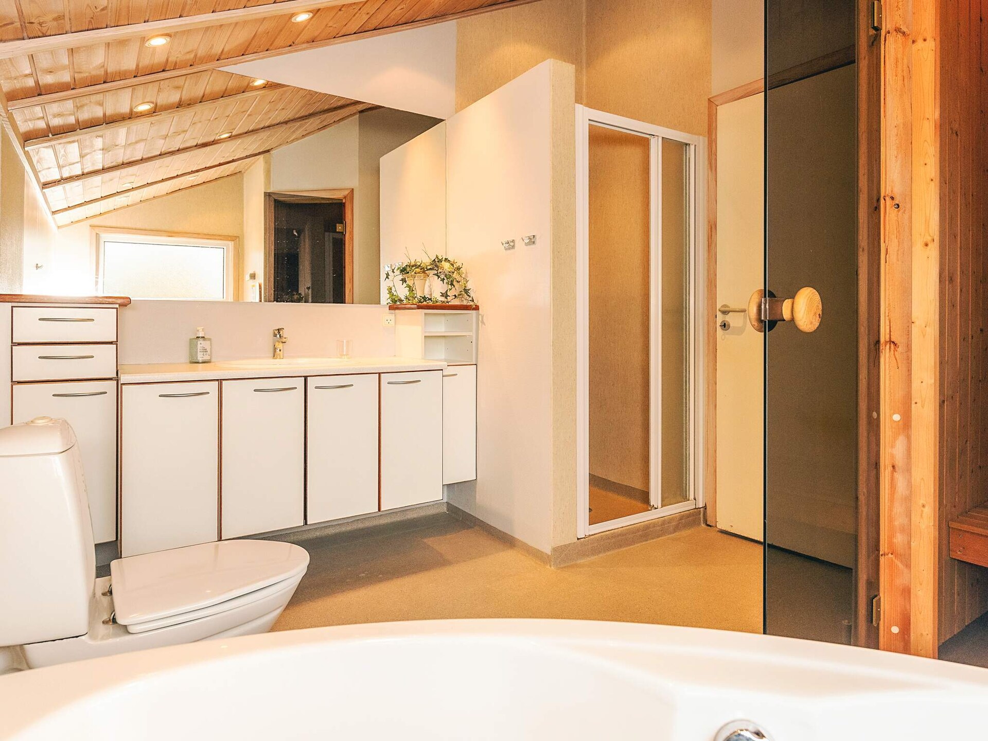 Vrijstaand vakantiehuis met sauna, whirlpool en zeezicht op 150 meter - foto 14