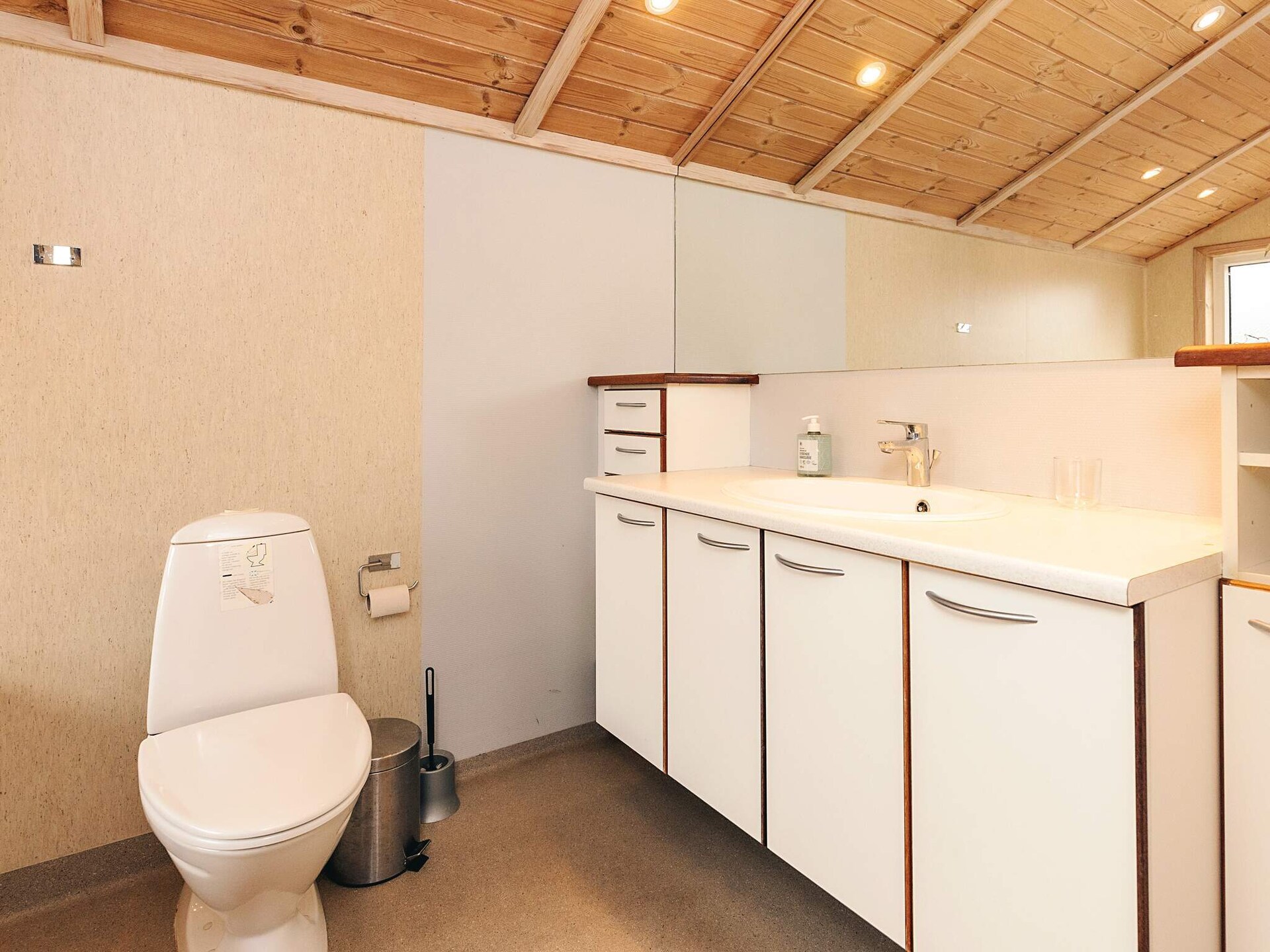 Vrijstaand vakantiehuis met sauna, whirlpool en zeezicht op 150 meter - foto 18
