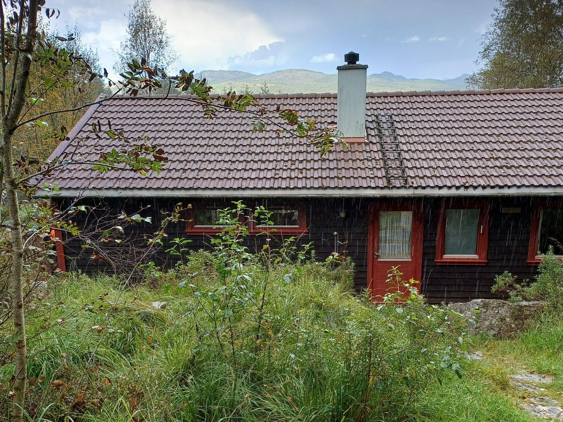 Vrijstaand houten vakantiehuis met uitzicht op de Ålefjord bij Skjold - foto 2