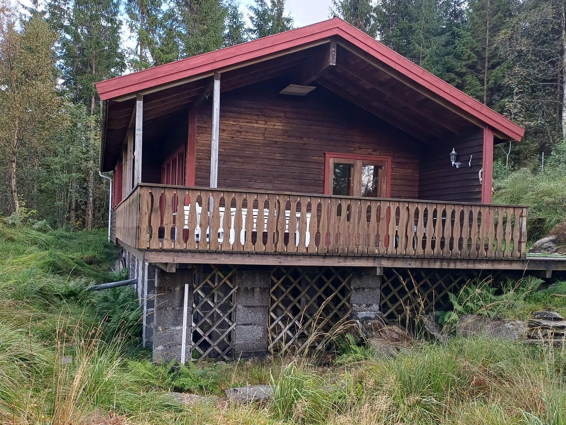 Vrijstaand houten vakantiehuis met uitzicht op de Ålefjord bij Skjold - foto 1