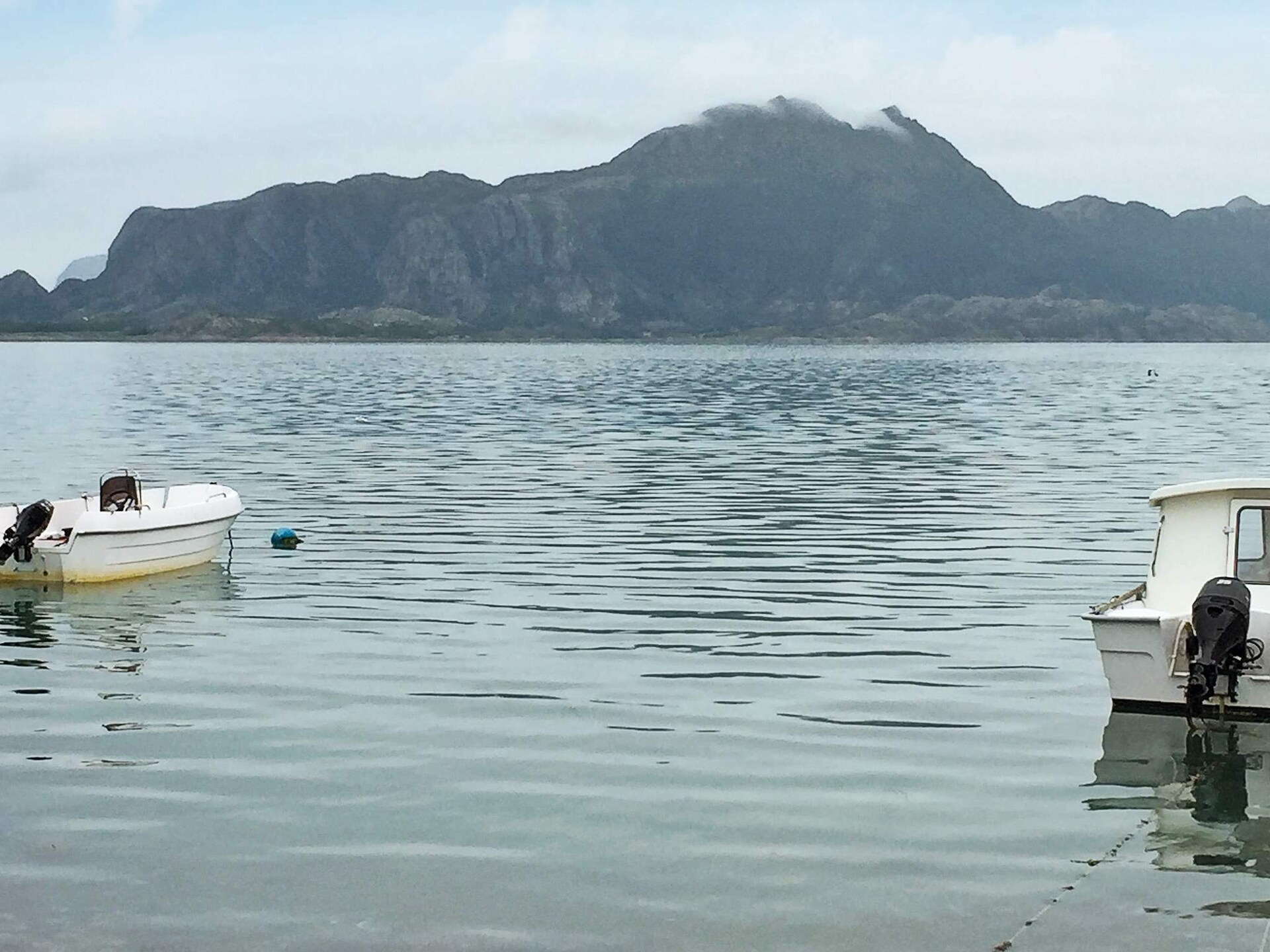 Eenvoudig vakantiehuis aan meer Skarsvatnet met boot en uitzicht op Åmøya - foto 14