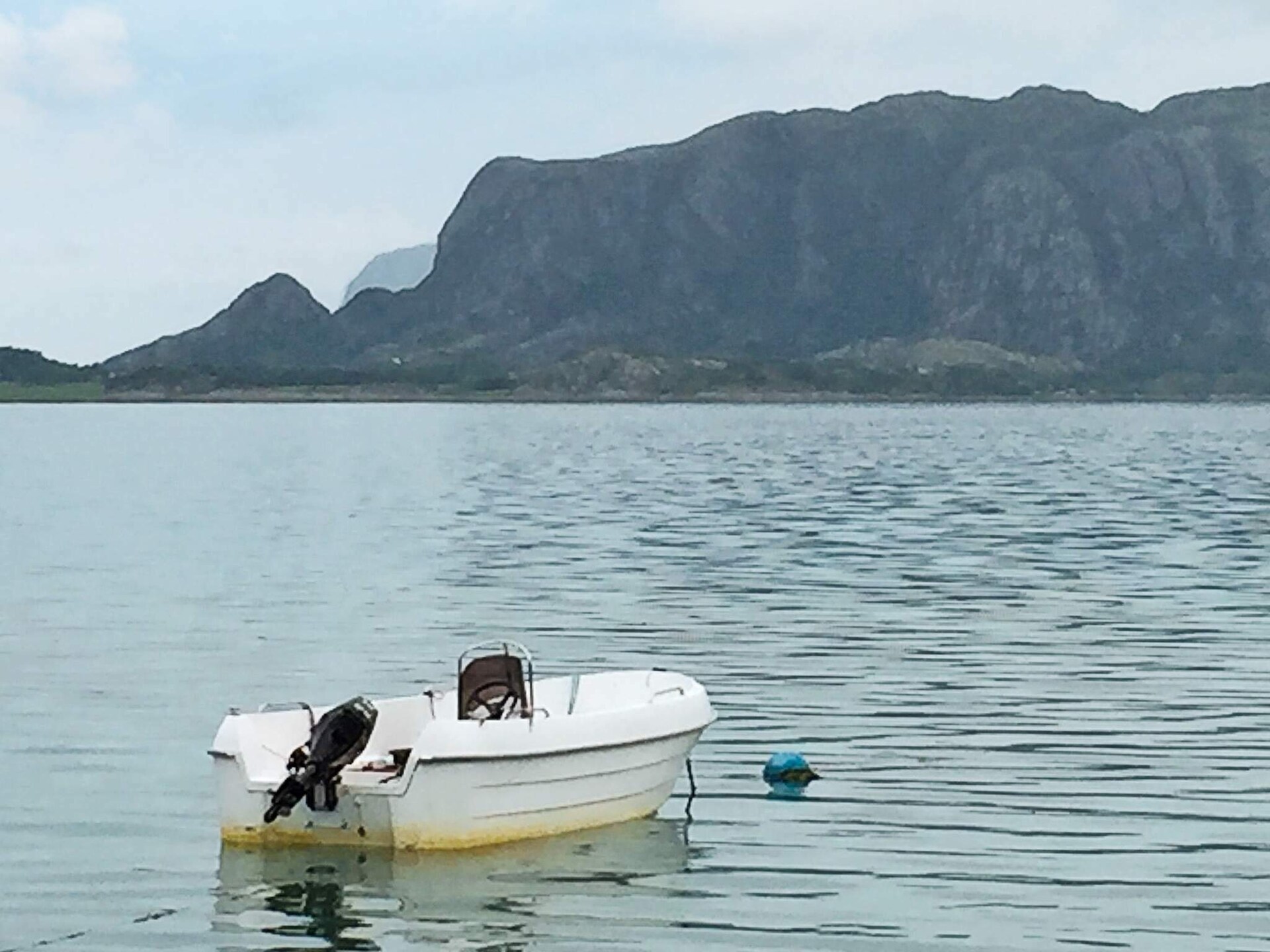 Eenvoudig vakantiehuis aan meer Skarsvatnet met boot en uitzicht op Åmøya - foto 15