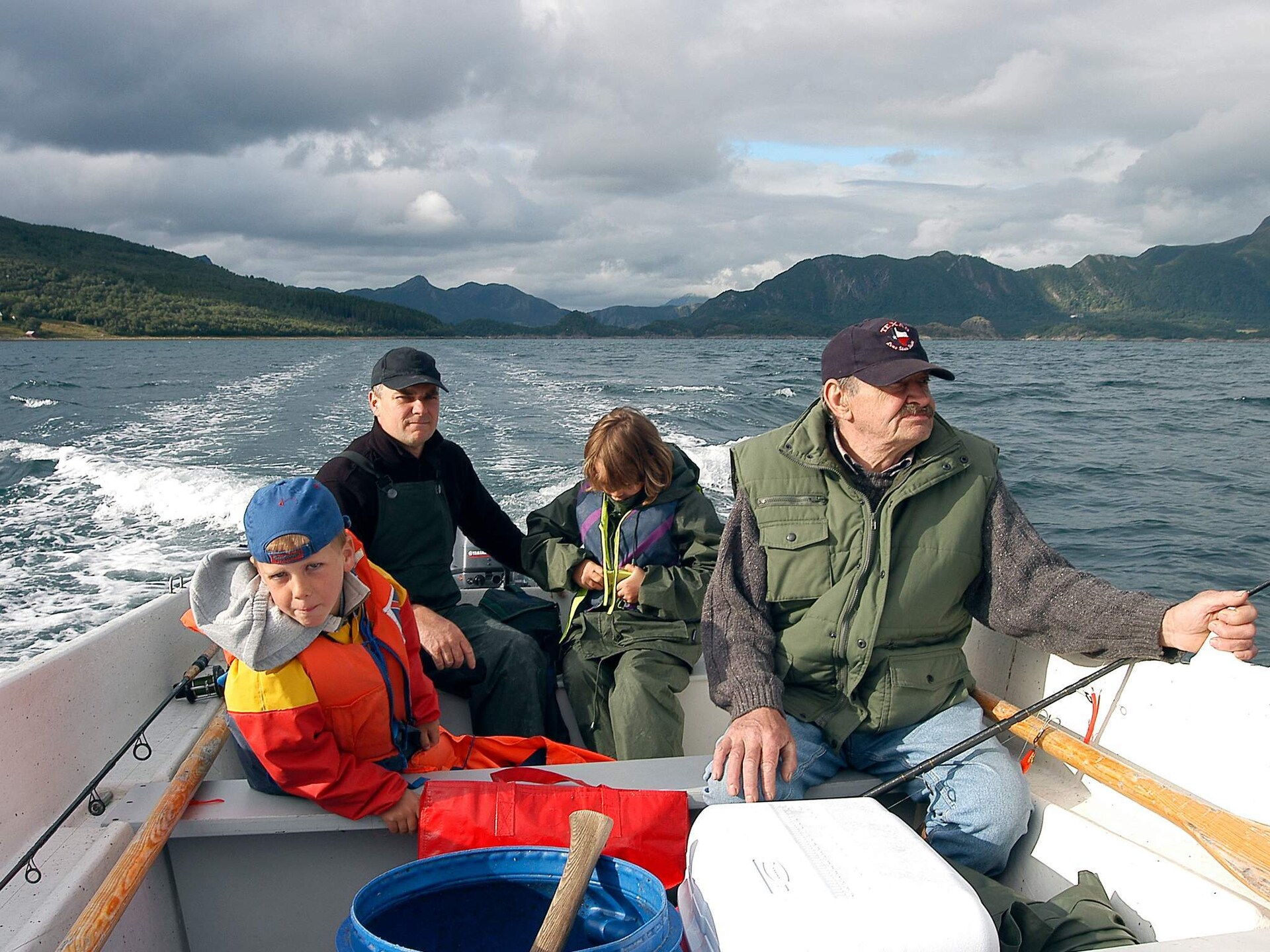 Eenvoudig vakantiehuis aan meer Skarsvatnet met boot en uitzicht op Åmøya - foto 17