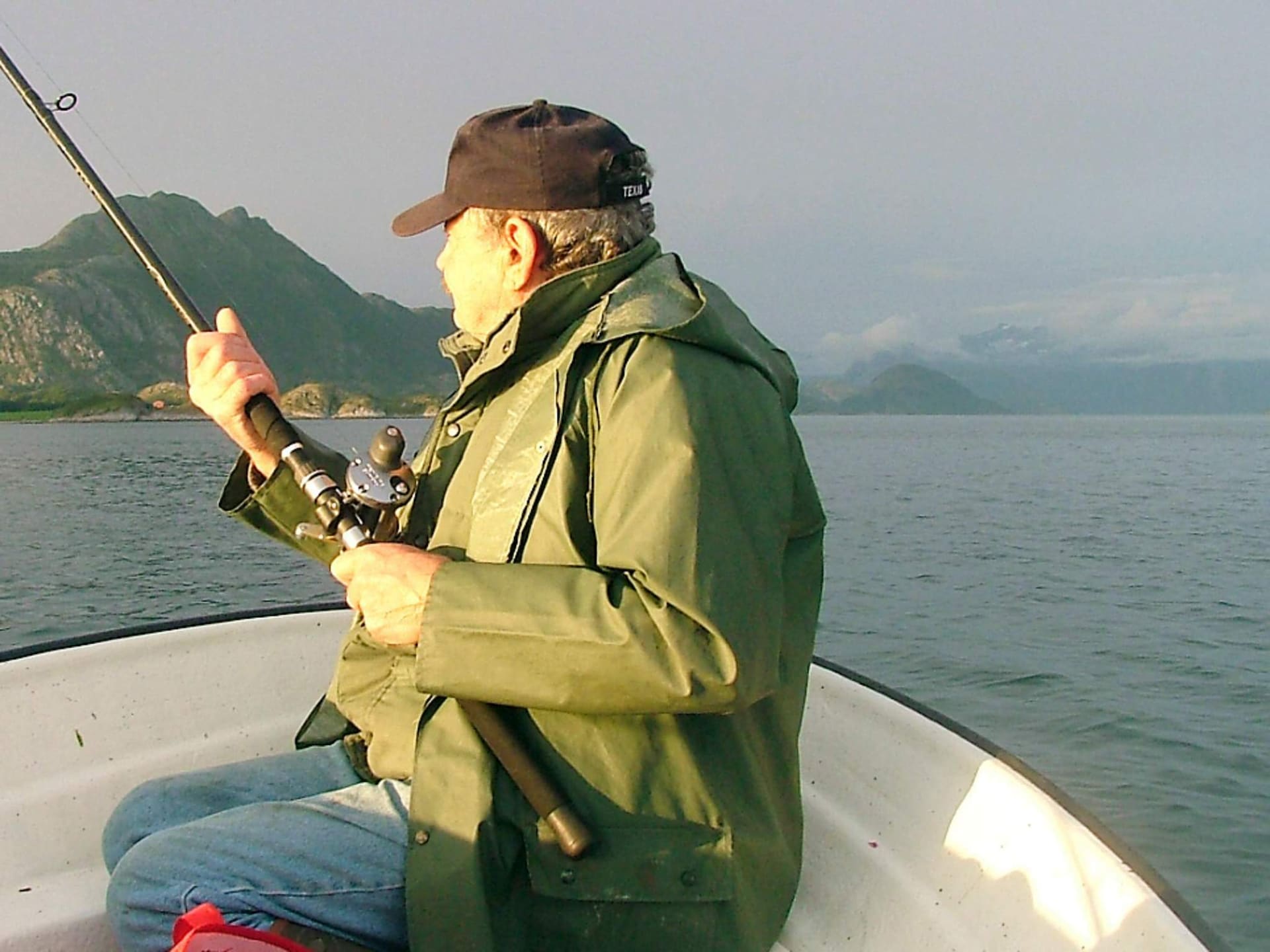 Eenvoudig vakantiehuis aan meer Skarsvatnet met boot en uitzicht op Åmøya - foto 18