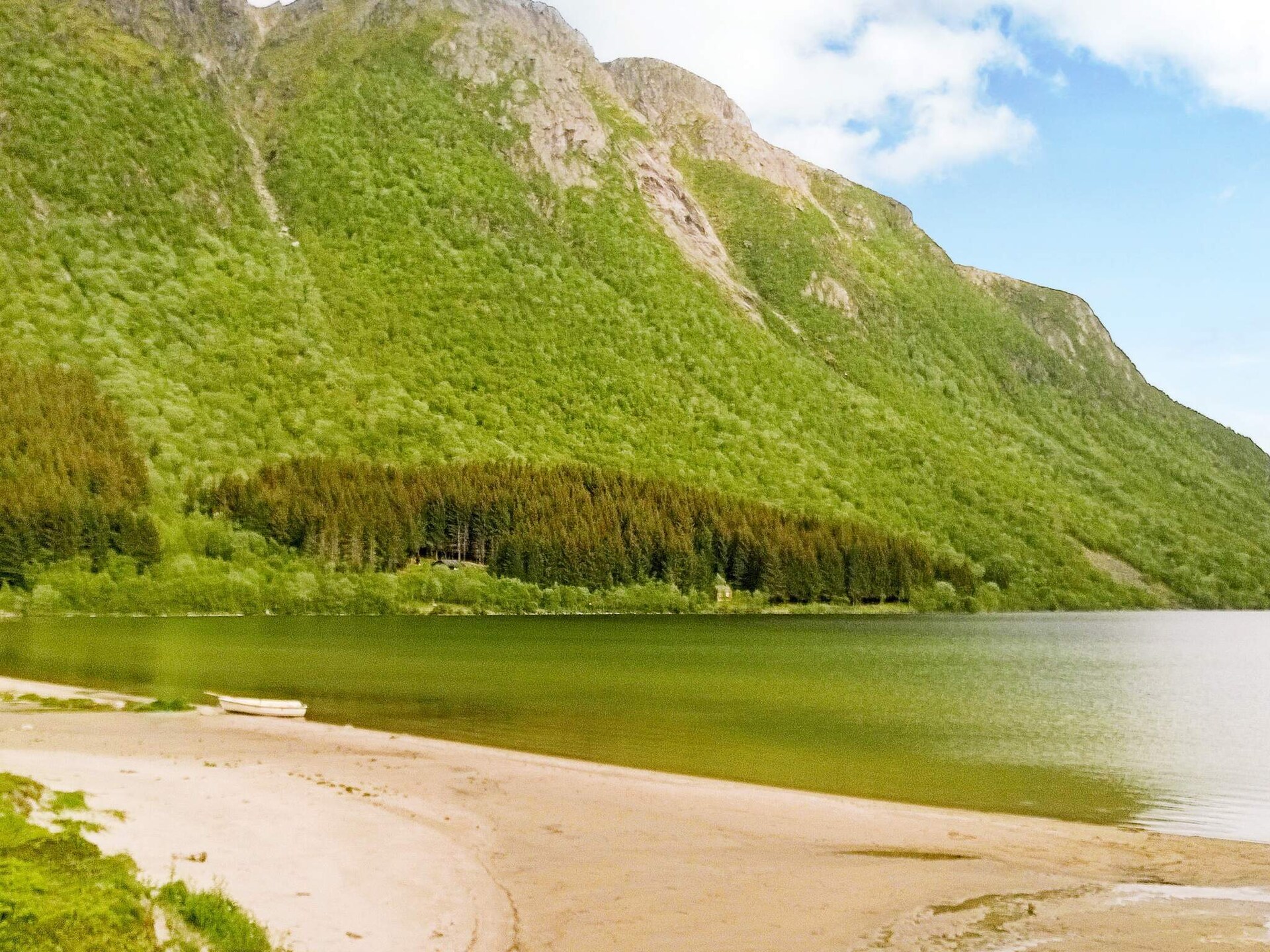 Eenvoudig vakantiehuis aan meer Skarsvatnet met boot en uitzicht op Åmøya - foto 12