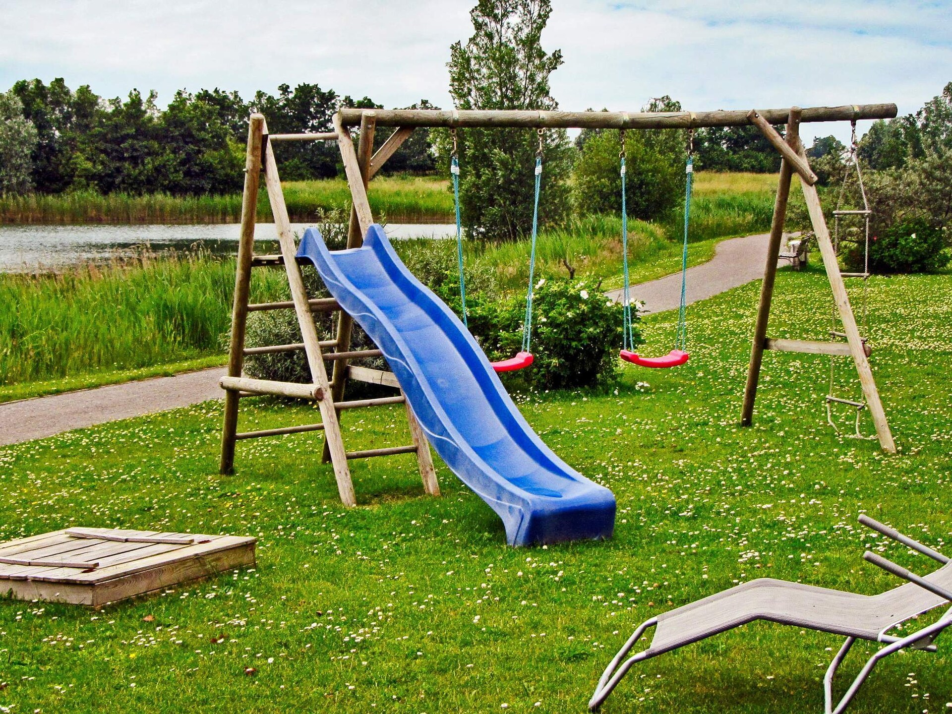 Vrijstaand vakantiehuis aan het water met sauna, whirlpool en uitzicht op het meer - foto 11