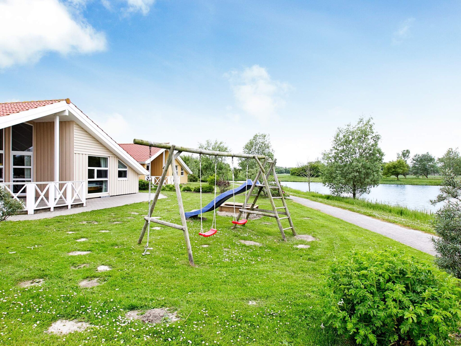 Op 1,5 km van zee: Ruim vakantiehuis in Ottendorf voor 12 personen · 135 m² - foto 9
