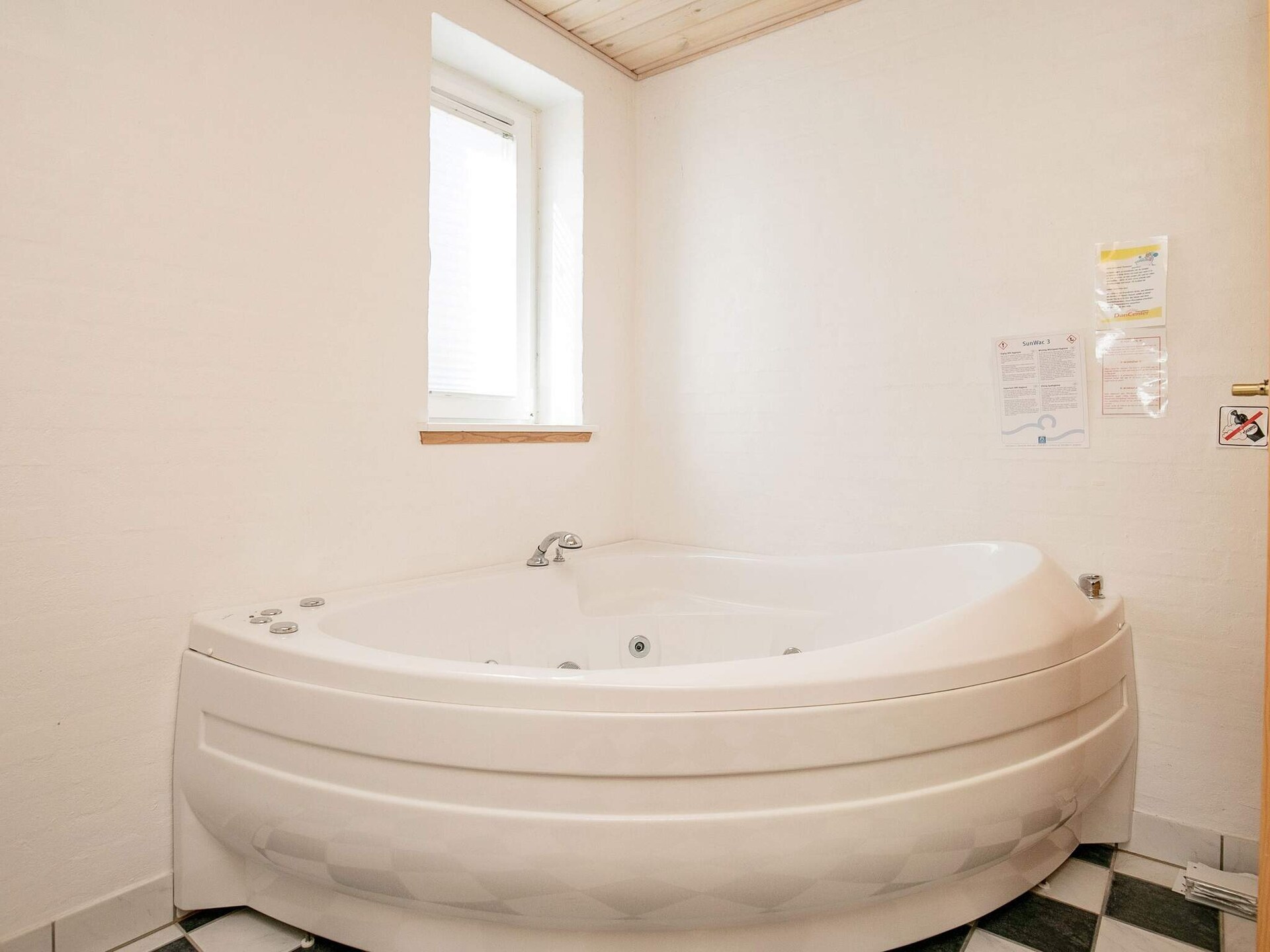 8-persoons vakantiehuis aan zee in Thyholm met whirlpool - foto 21