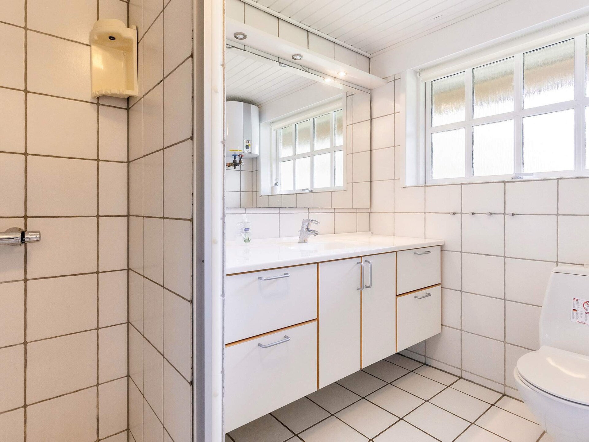 Sfeervol rietgedekt vakantiehuis met whirlpool op 2,4 km van het strand - foto 35