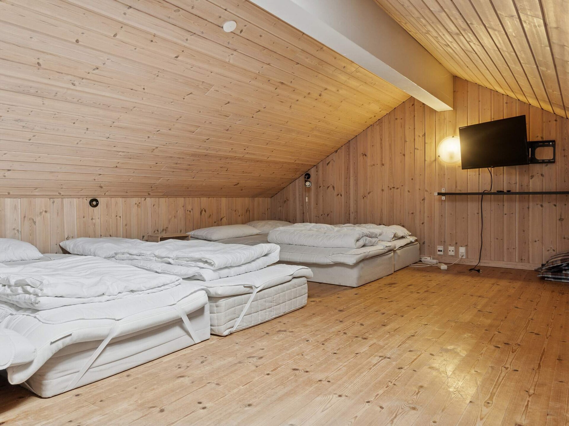 Groot vrijstaand vakantiehuis voor 18 personen met zwembad, sauna en activiteitenruimte op 600m van zee - foto 32