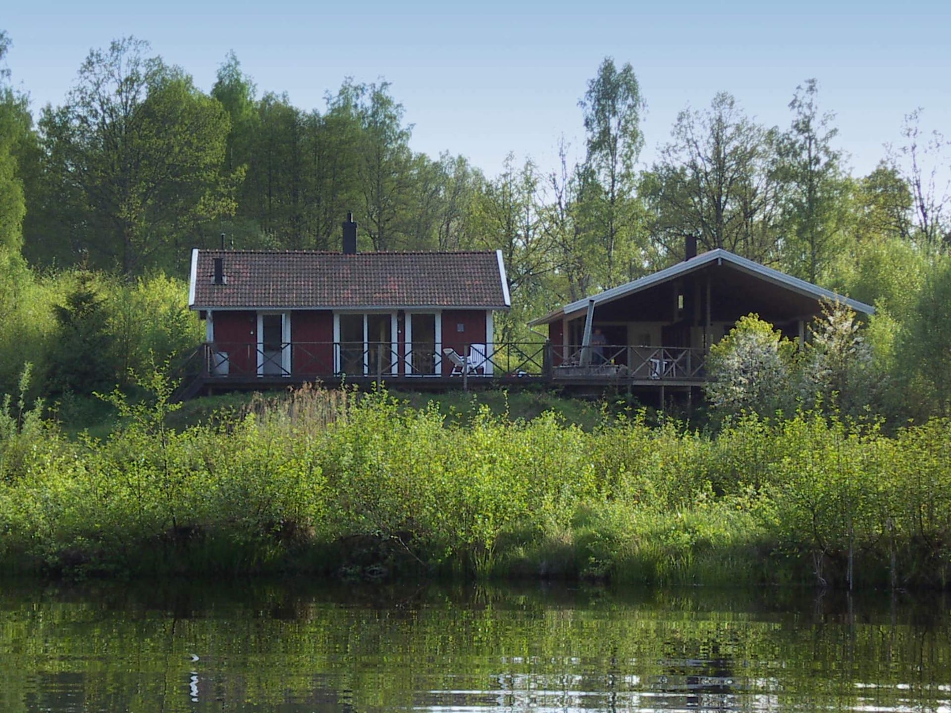 Ruim vakantiehuis bij Gränna met houtgestookte badkuip en privé meer - foto 7