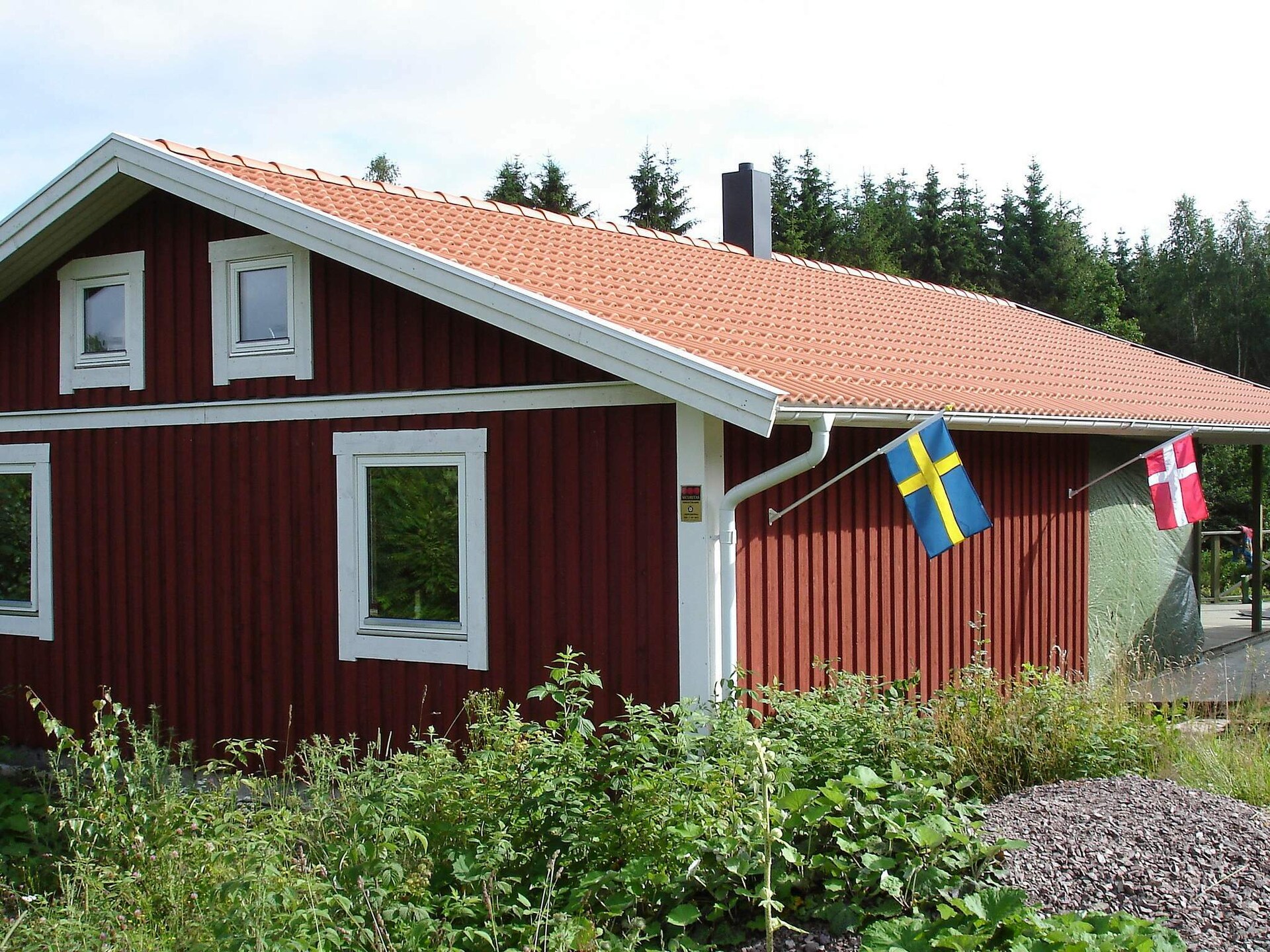 Ruim vakantiehuis bij Gränna met houtgestookte badkuip en privé meer - foto 6