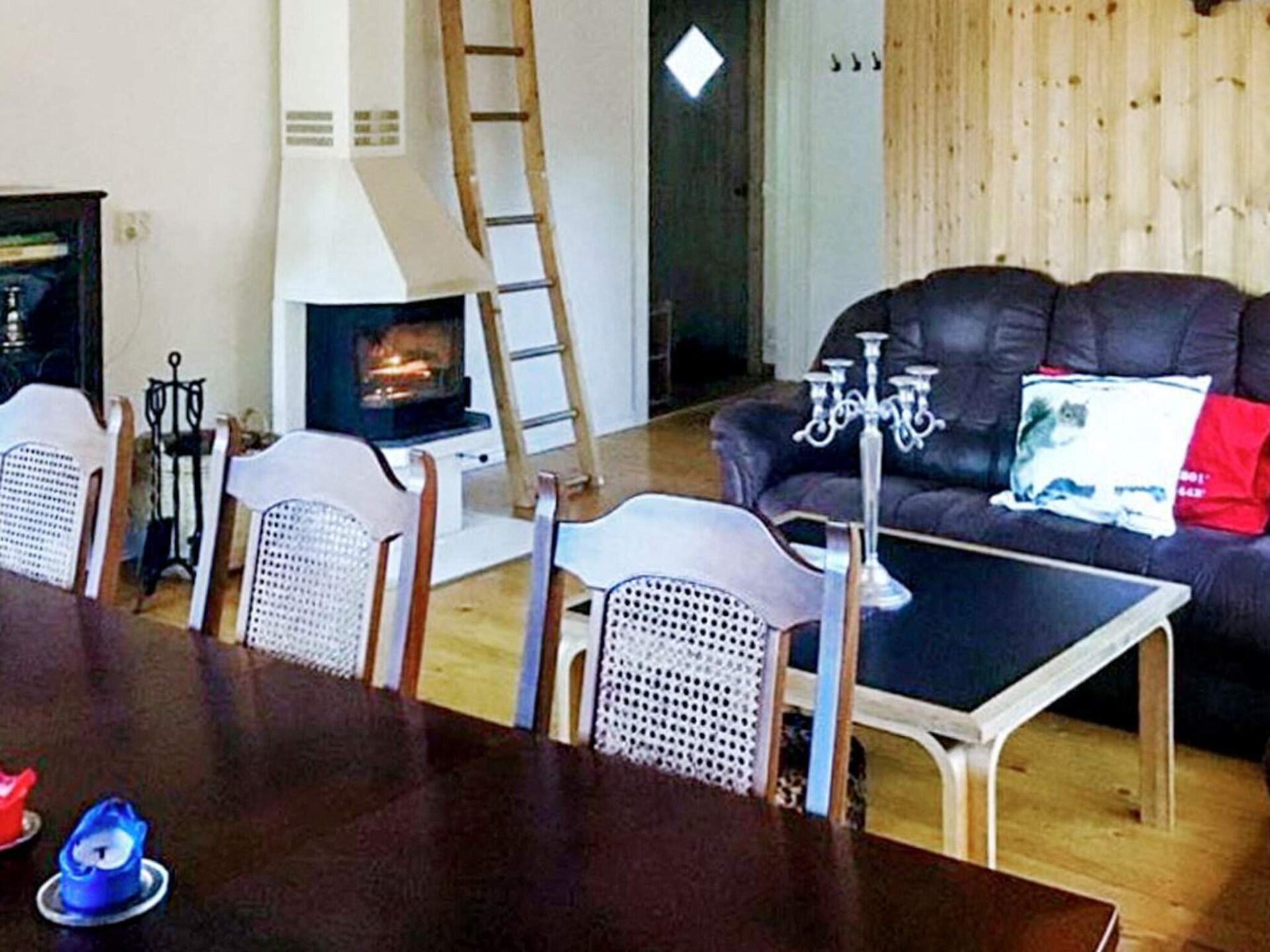 Ruim vakantiehuis bij Gränna met houtgestookte badkuip en privé meer - foto 11