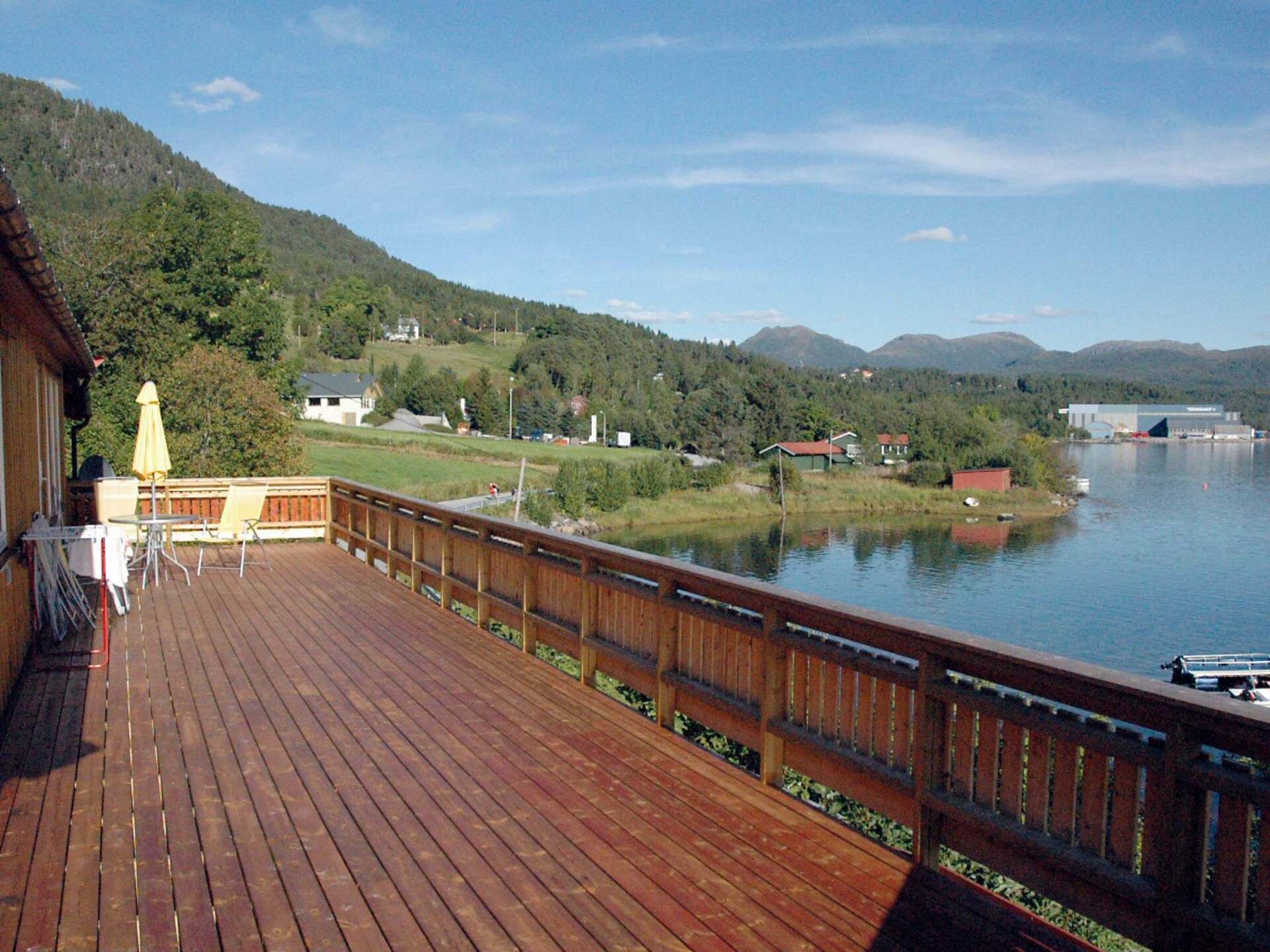 Vakantiehuis met panoramisch fjorduitzicht en bootverhuur in Vågland - foto 18