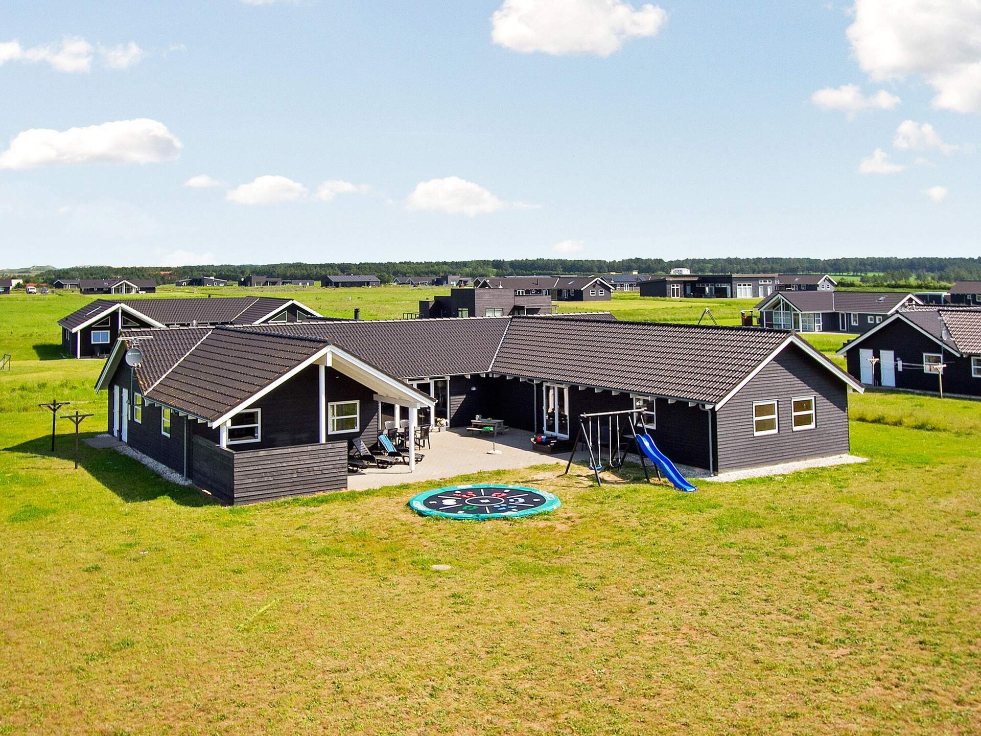 Groot vrijstaand vakantiehuis met zwembad en activiteitenruimte op 800m van zee - foto 4