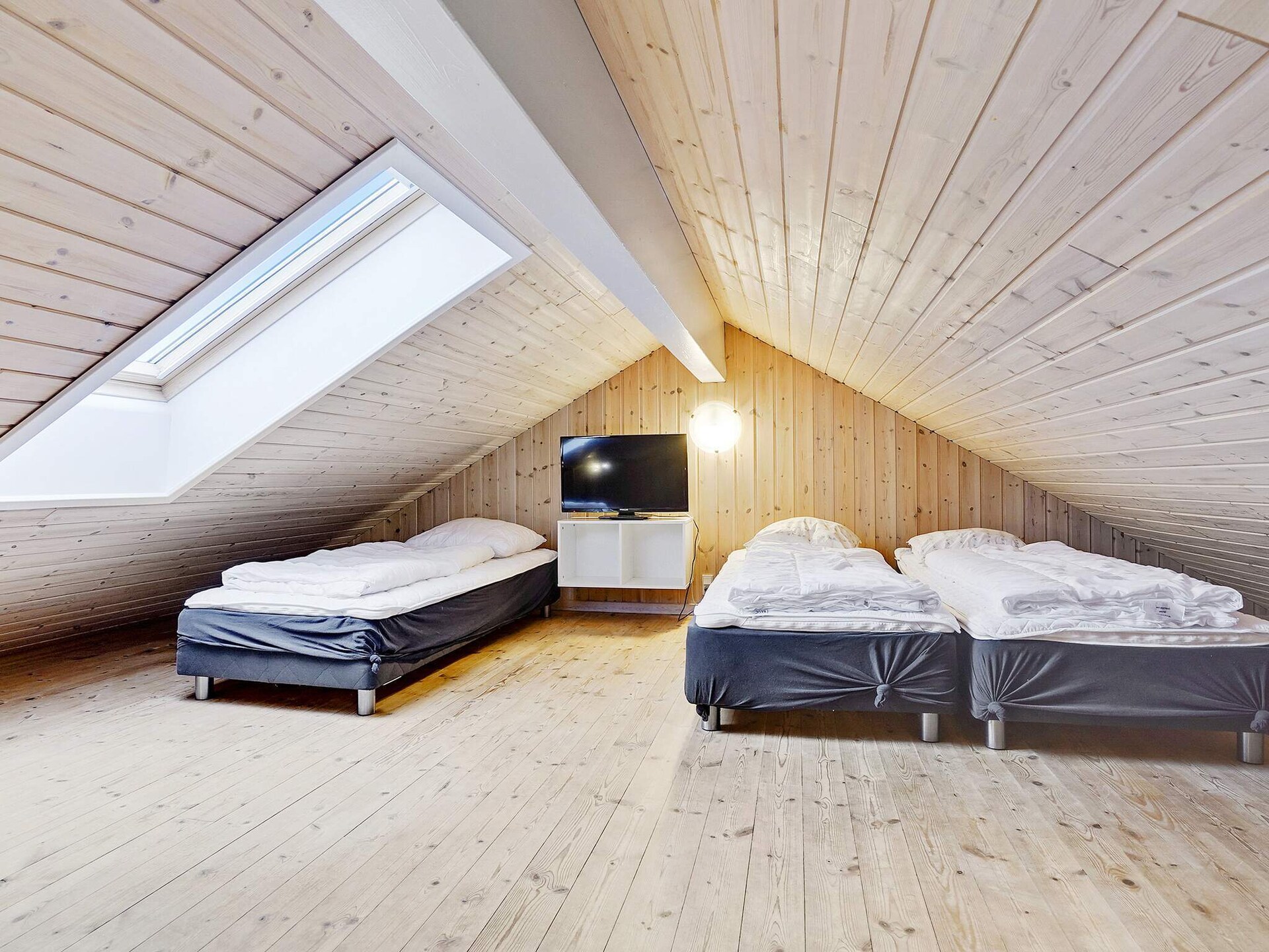 Groot vrijstaand vakantiehuis voor 24 personen met zwembad, glijbaan en sauna op 800m van zee - foto 33