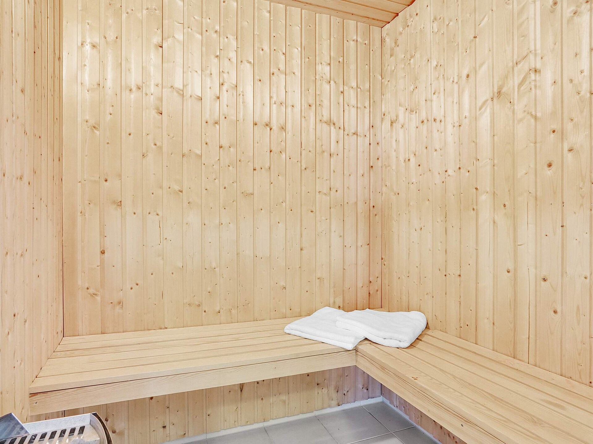Groot vrijstaand vakantiehuis voor 24 personen met zwembad, glijbaan en sauna op 800m van zee - foto 36