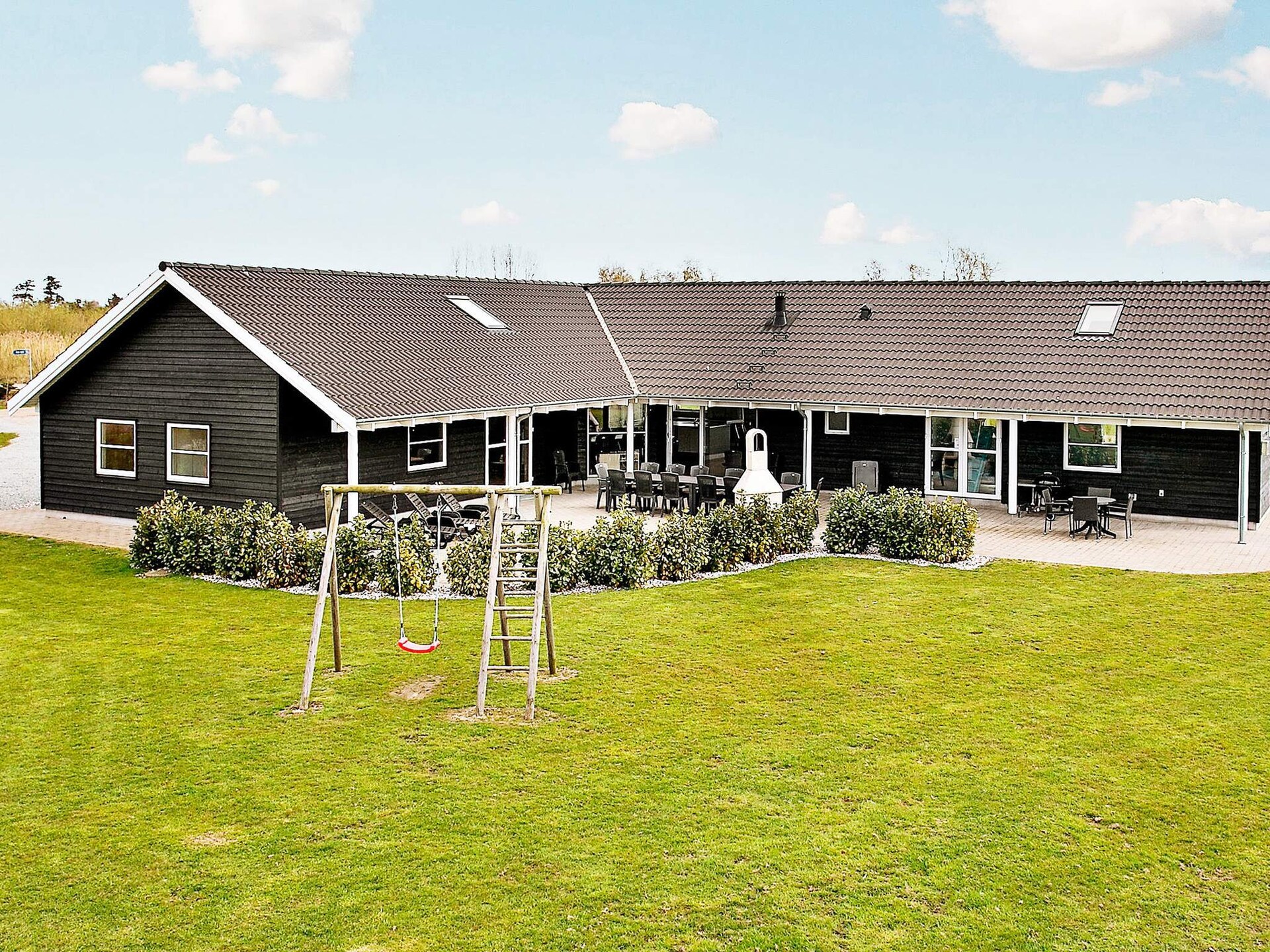 Op 900 m van zee: ruim vakantiehuis in Idestrup voor 18 personen · 257 m² - foto 2