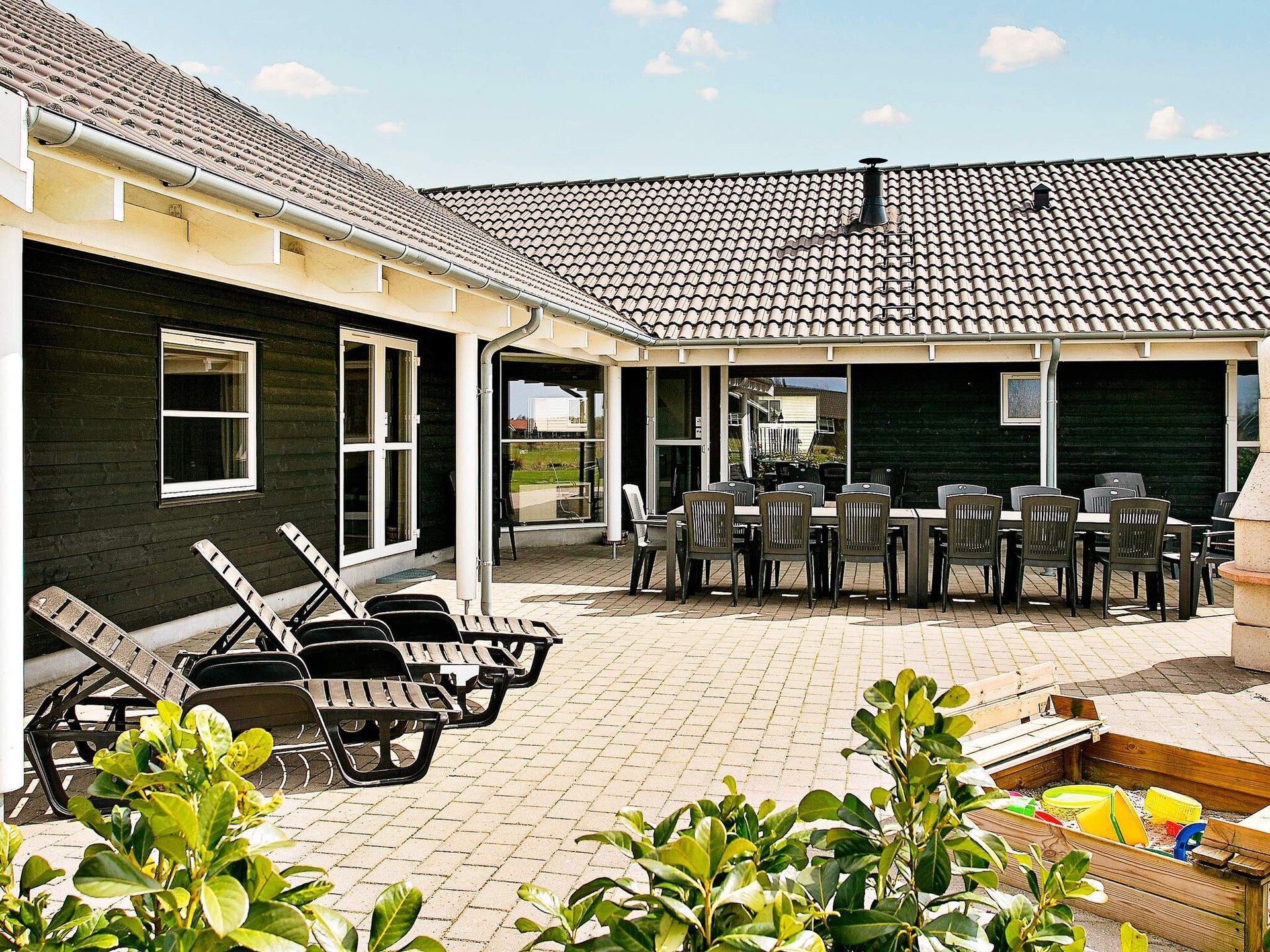 Op 900 m van zee: ruim vakantiehuis in Idestrup voor 18 personen · 257 m² - foto 6