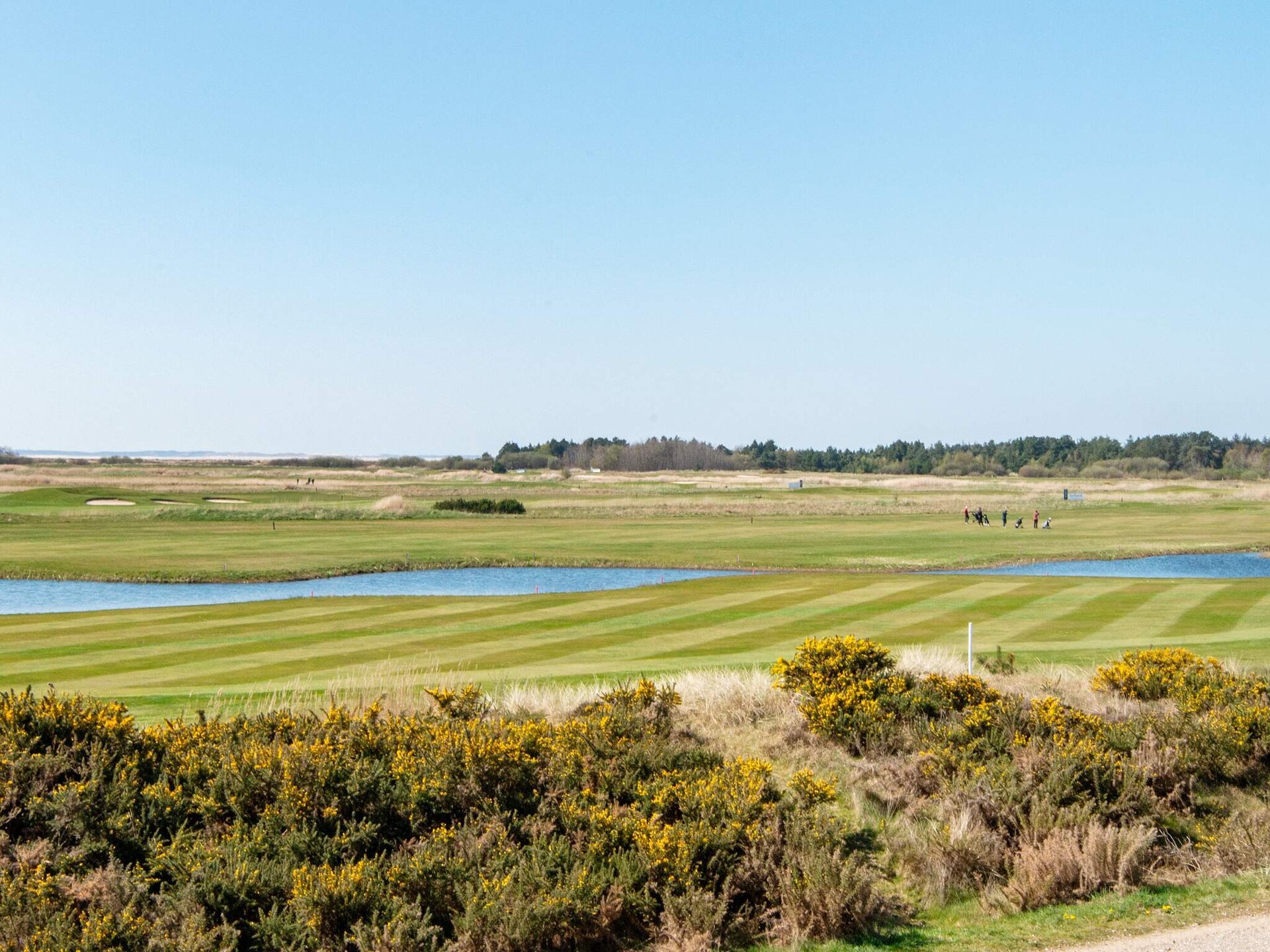 Licht hoekhuis op Rømø met zonnig terras en zicht op golfbaan - foto 10