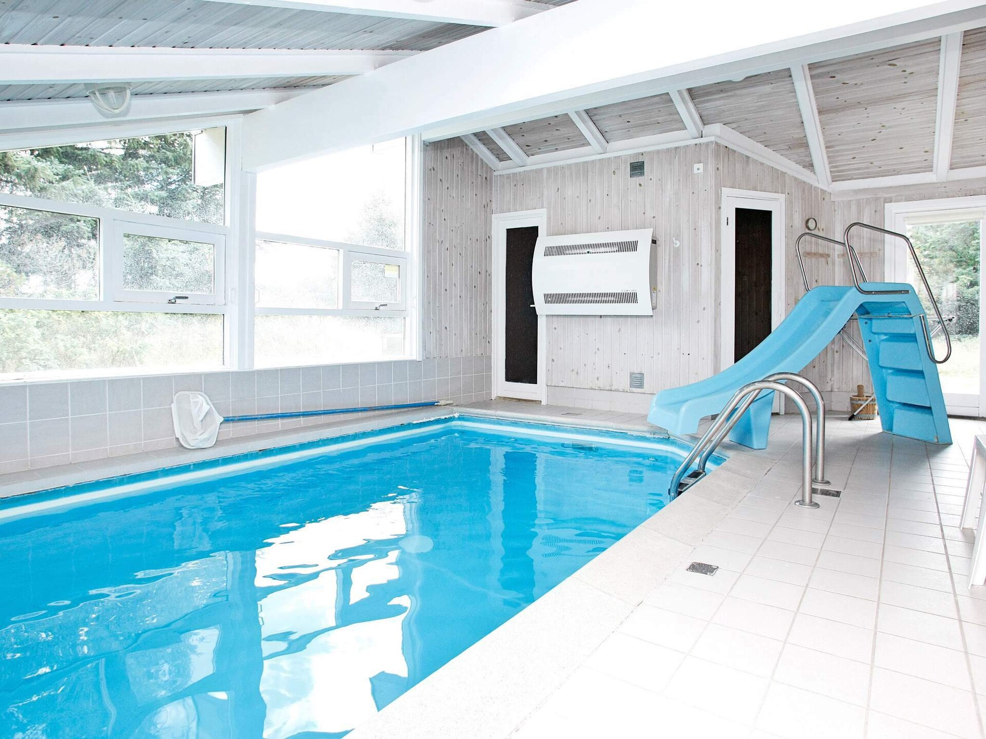 Ruim vakantiehuis met privé-zwembad, sauna en whirlpool op 600m van zee - foto 14