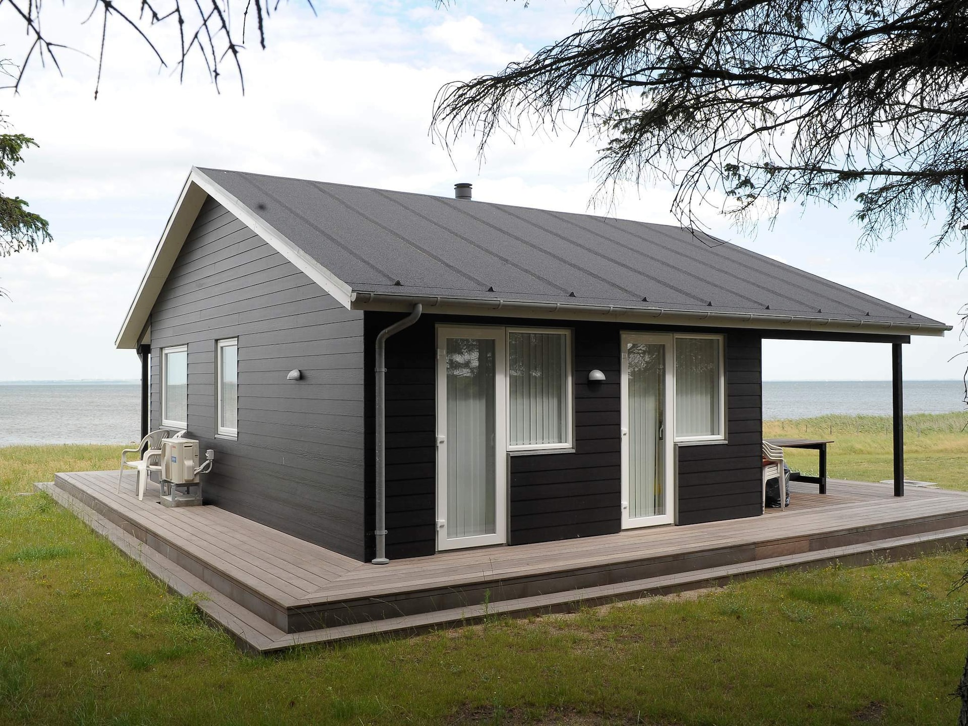 Vrijstaand vakantiehuis op 10.000 m² strandgrond, 20 meter van de zee - foto 2